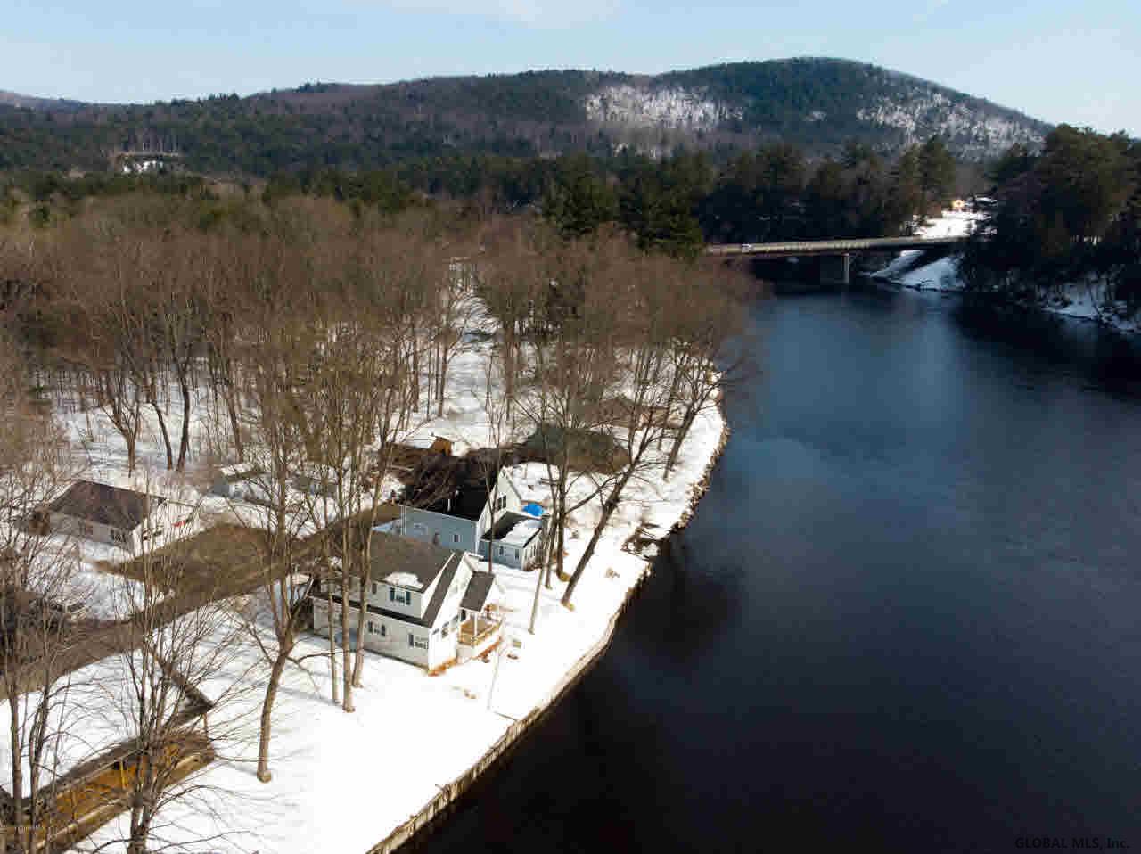 80 Davern Dr, Lake Luzerne, NY 12846