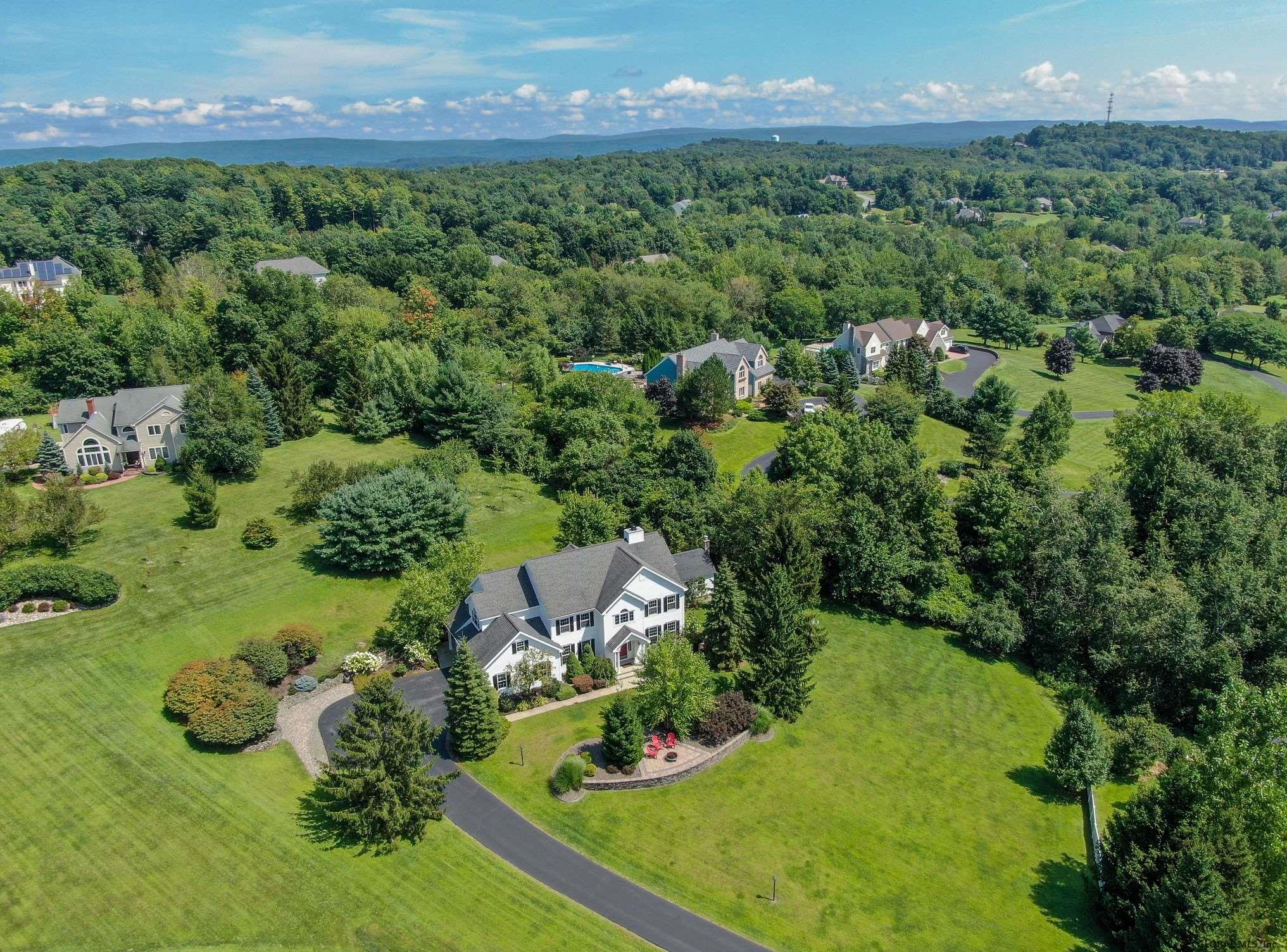 4 Shepherds Needle, North Greenbush, NY Property Listing from DaviesDavies