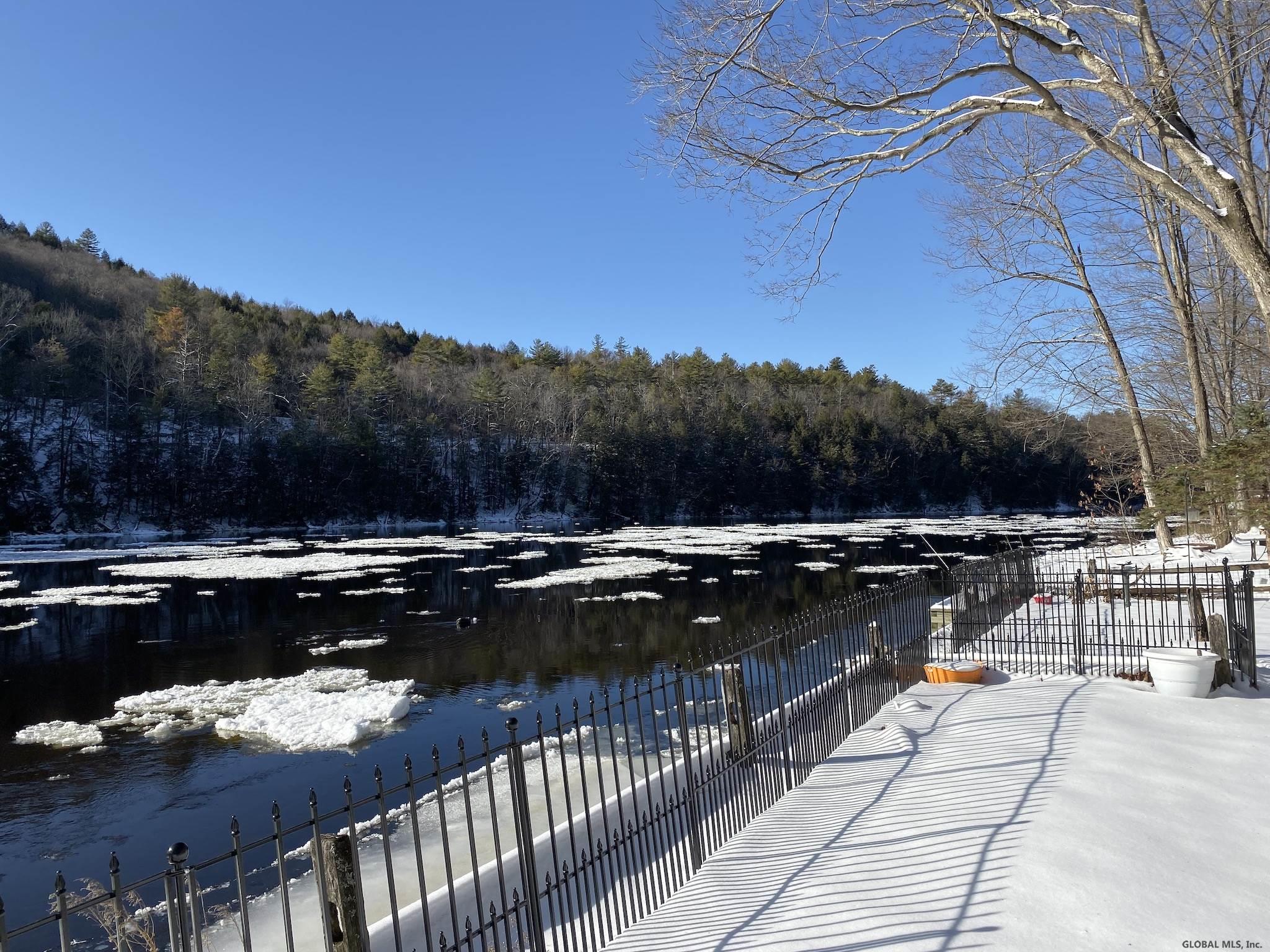 72 Davern Dr, Lake Luzerne, NY 12846