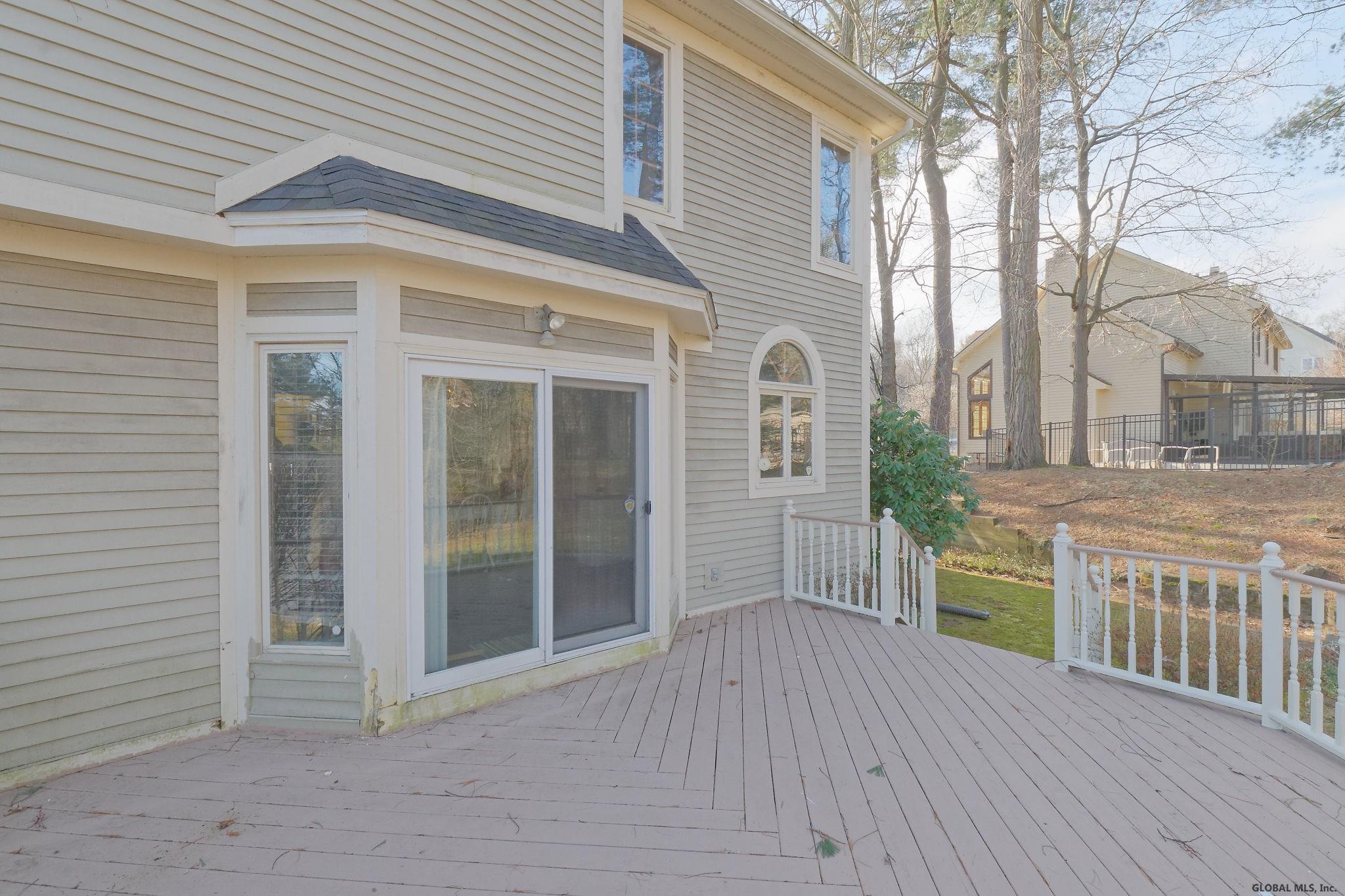 37 Oak Tree La, Niskayuna, NY Property Listing from DaviesDavies