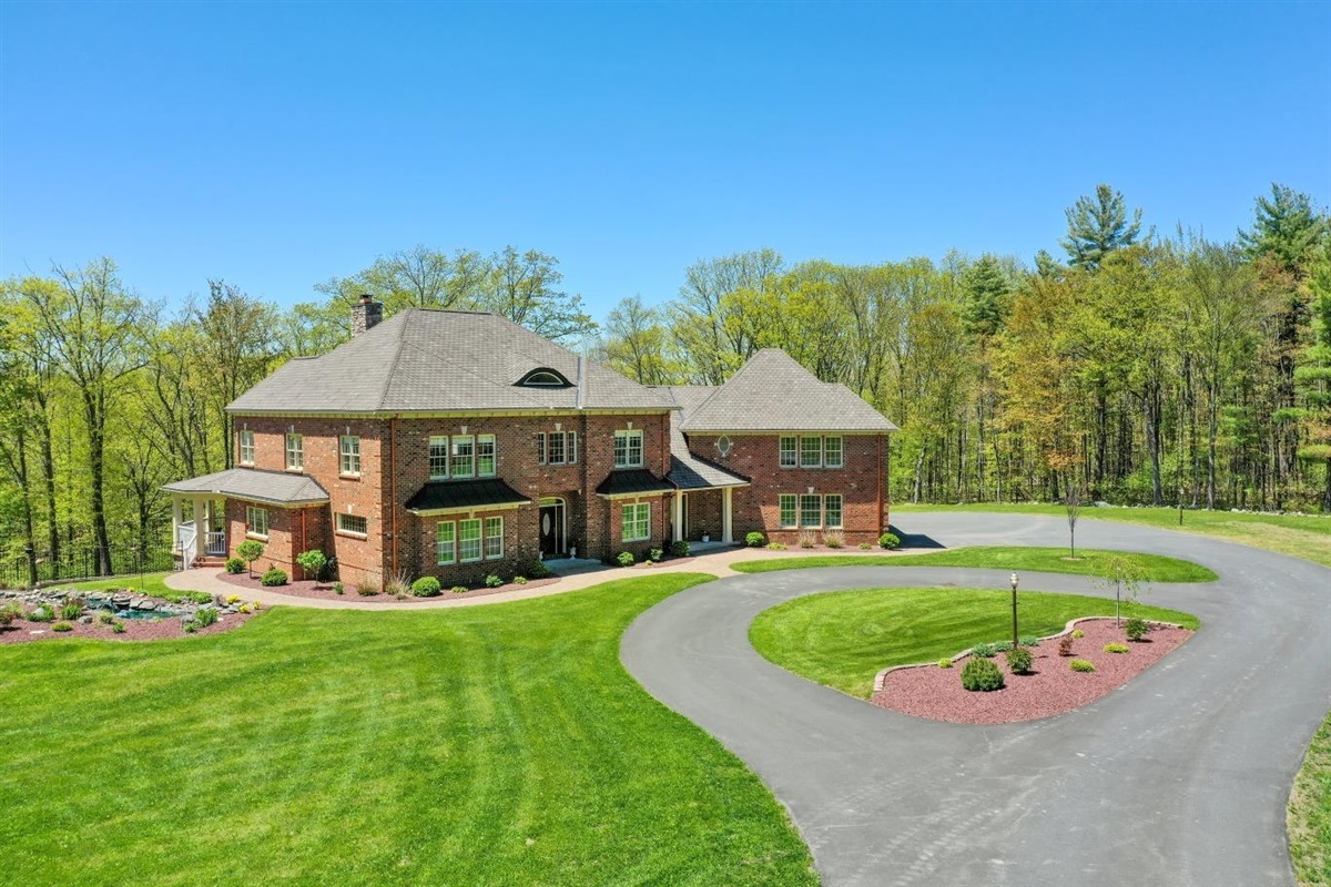 , Averill Park, NY Property Listing from DaviesDavies