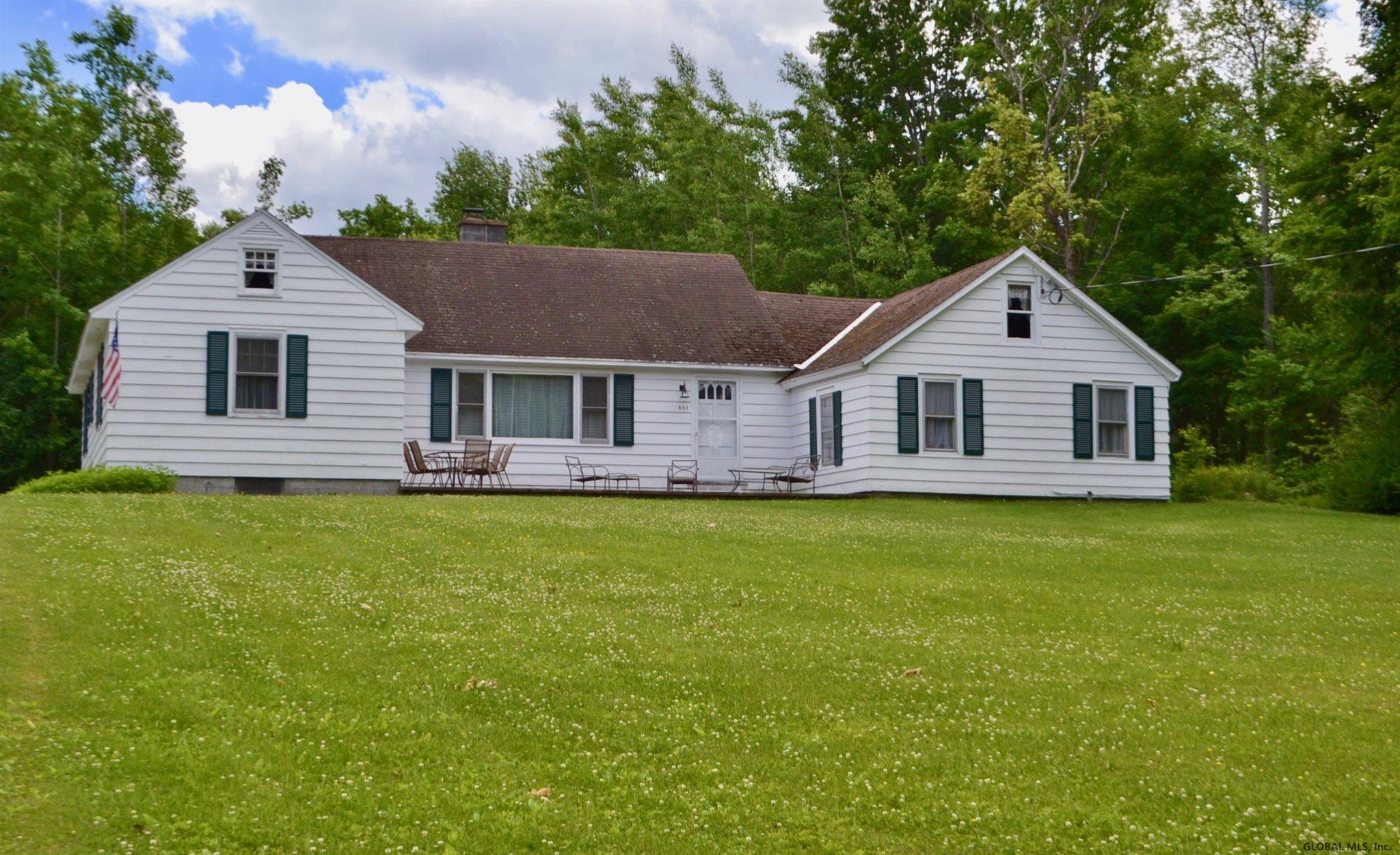 652 Lakeview Rd, Broadalbin, NY 12025