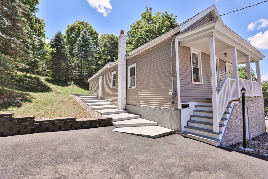 69 Mann Av, South Troy, NY Property Listing from DaviesDavies