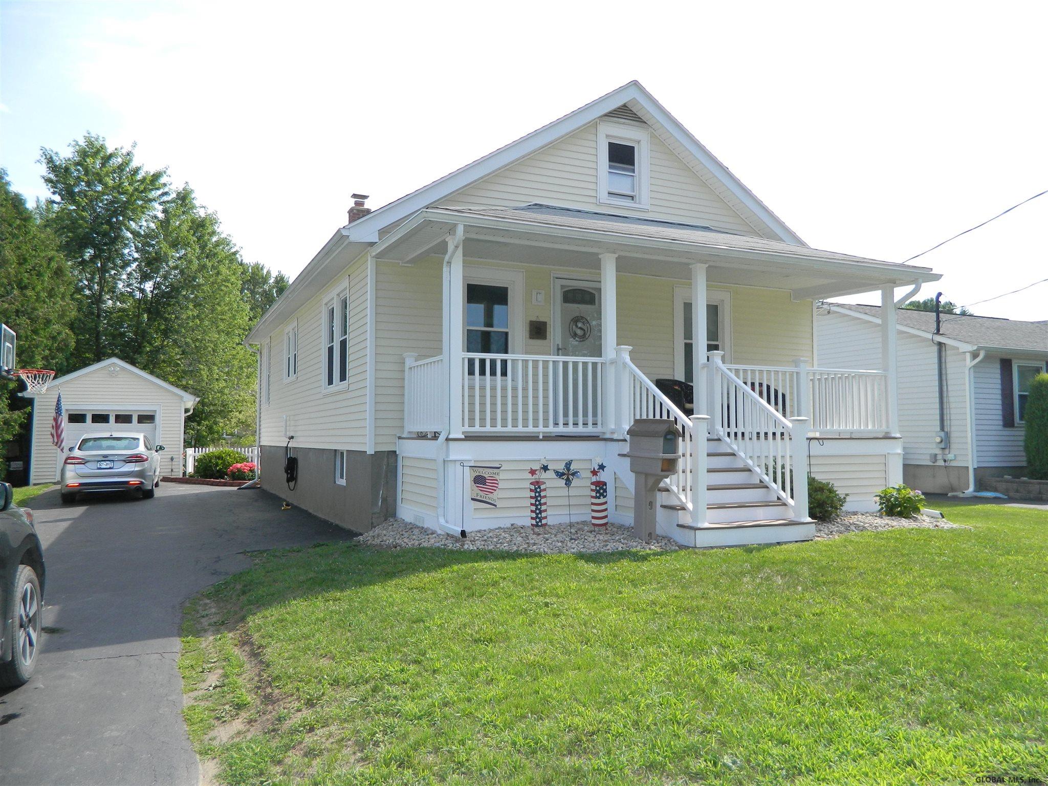 32 New York Av, East Greenbush, NY Property Listing from DaviesDavies