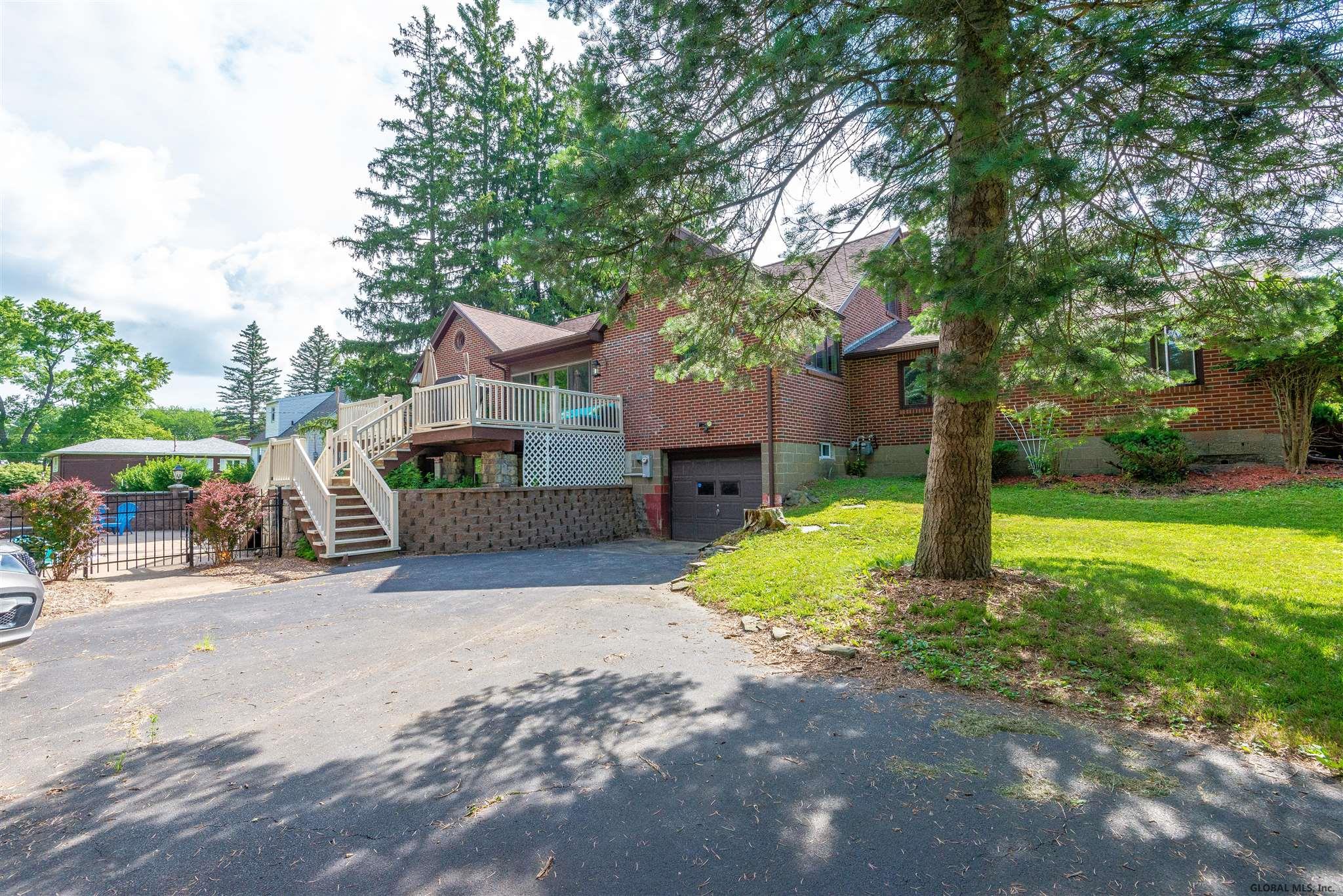 51 Old Troy Rd, East Greenbush, NY Property Listing from DaviesDavies