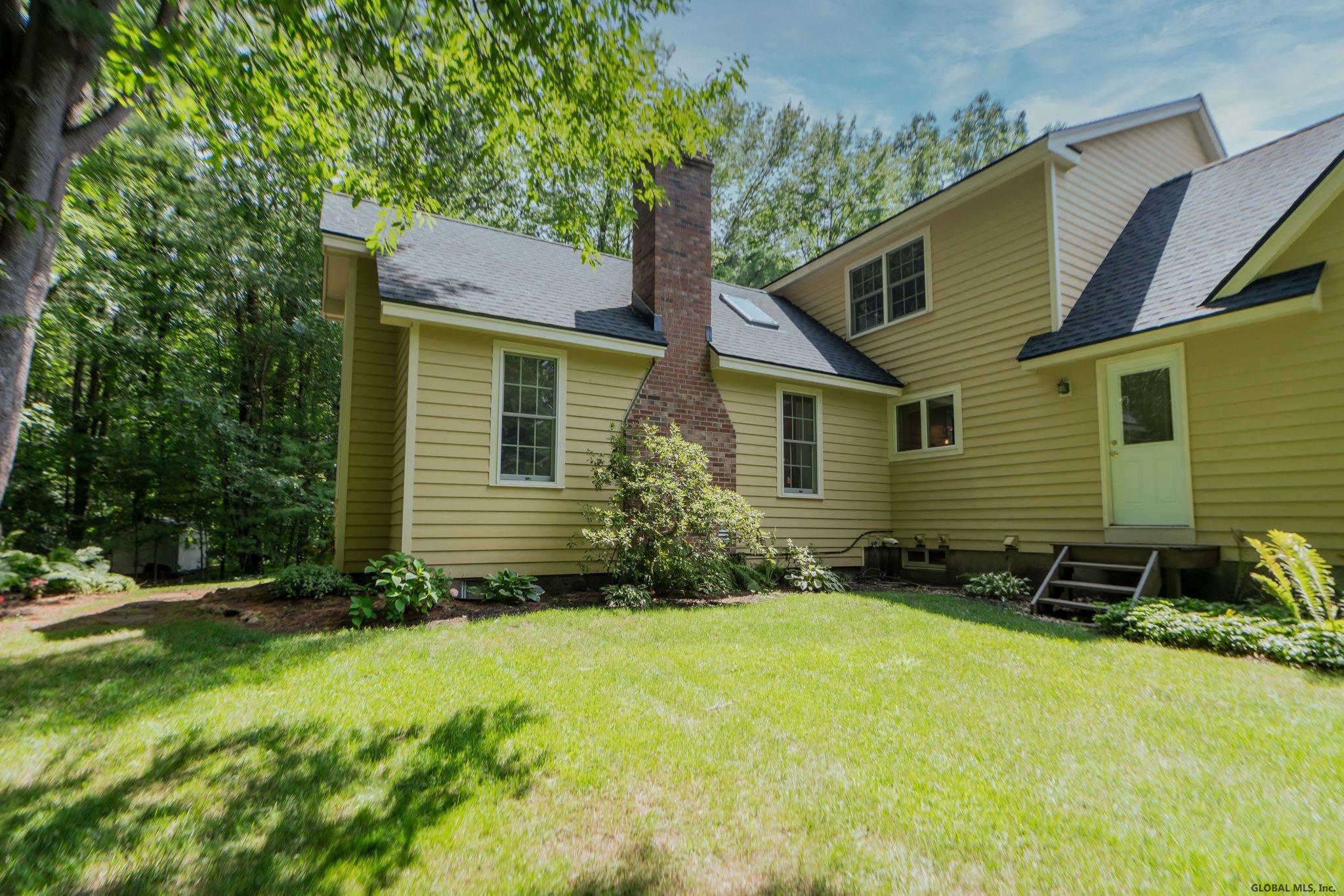 11 COBBLE HILL DR, Wilton, NY 12831