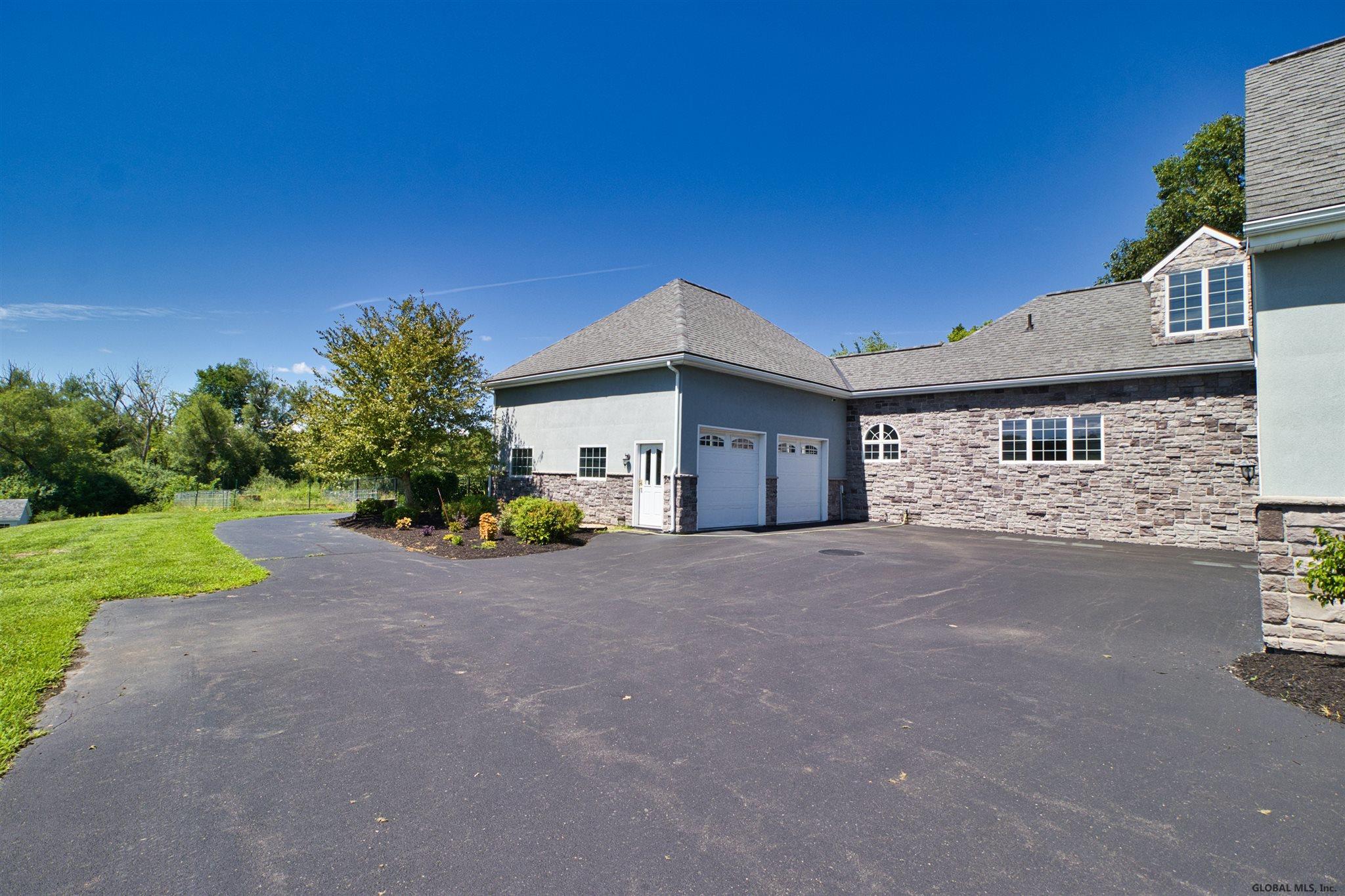 87 New Rd, East Greenbush, NY Property Listing from DaviesDavies