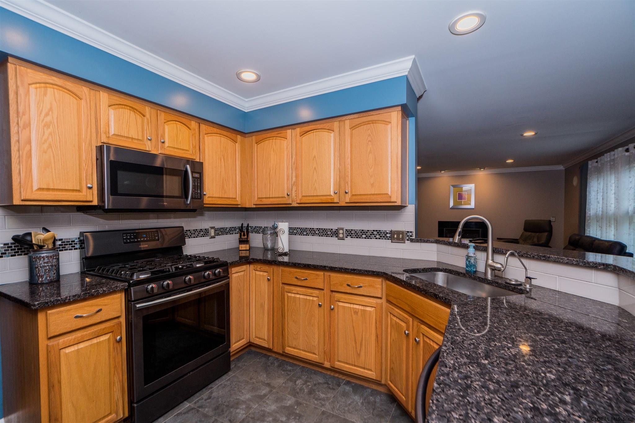 4 CENTURY DR, Ballston Spa, NY 12020