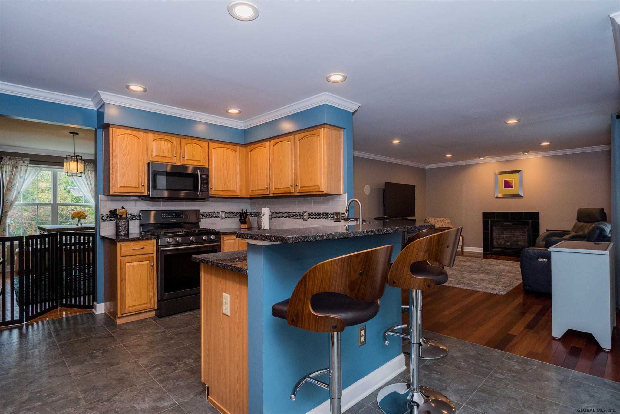 4 CENTURY DR, Ballston Spa, NY 12020