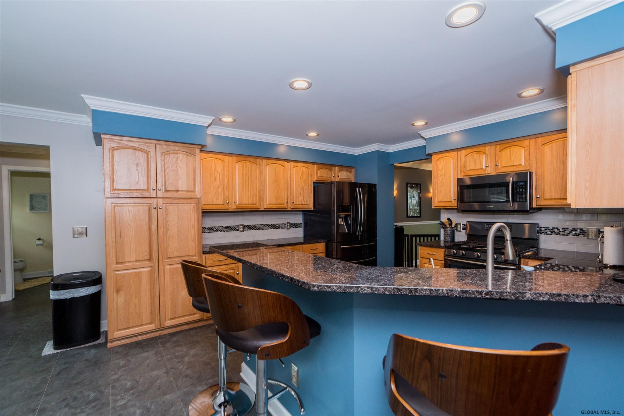 4 CENTURY DR, Ballston Spa, NY 12020