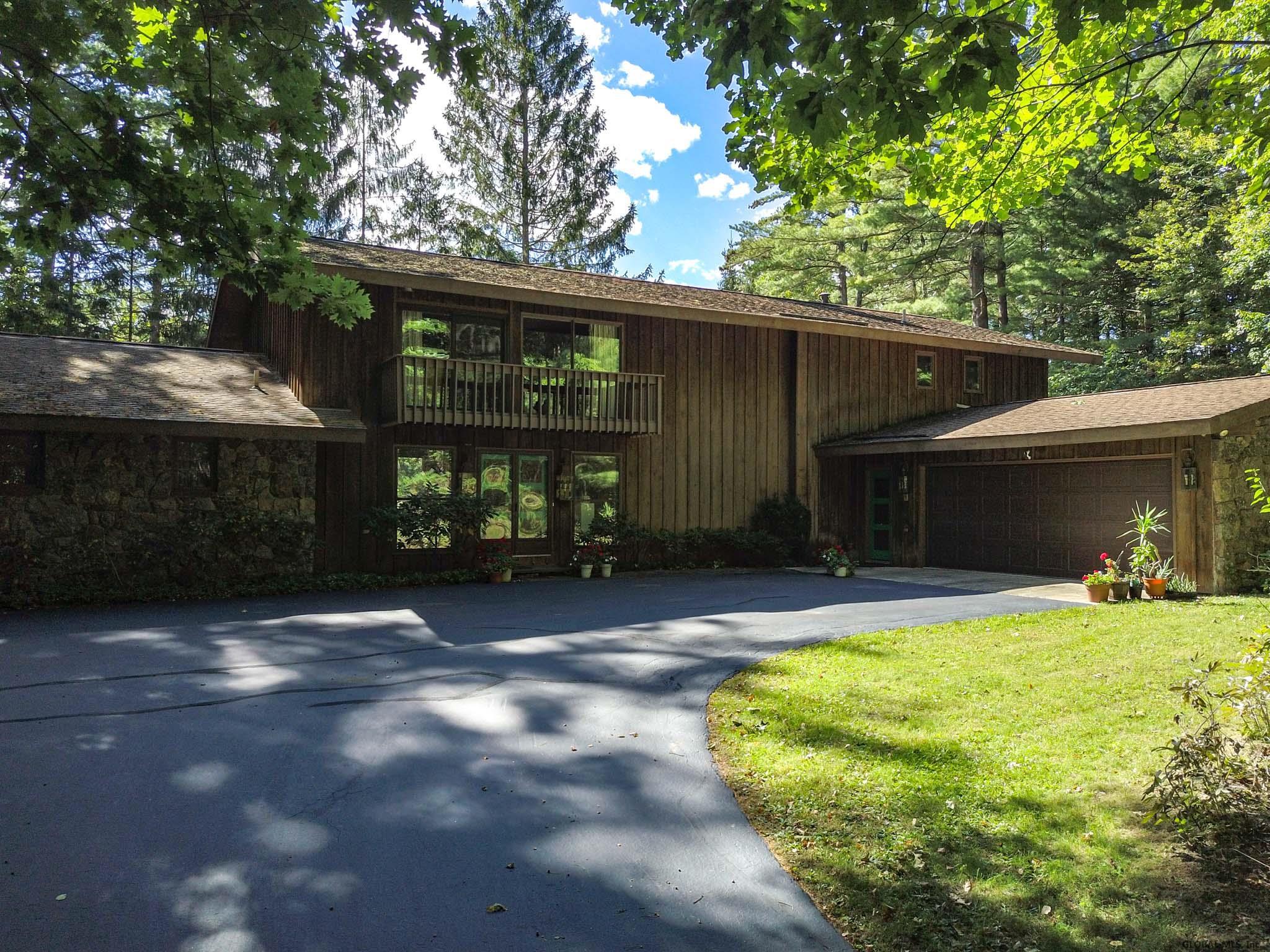 27 Devonshire Dr, Slingerlands, NY Property Listing from DaviesDavies