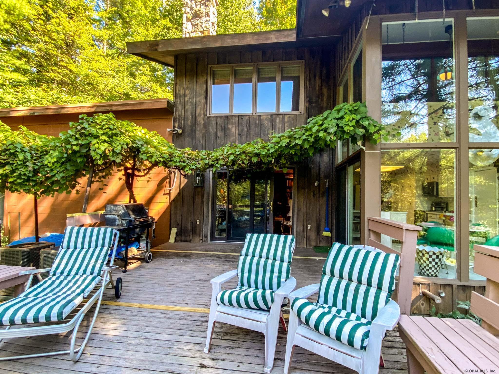 27 Devonshire Dr, Slingerlands, NY Property Listing from DaviesDavies