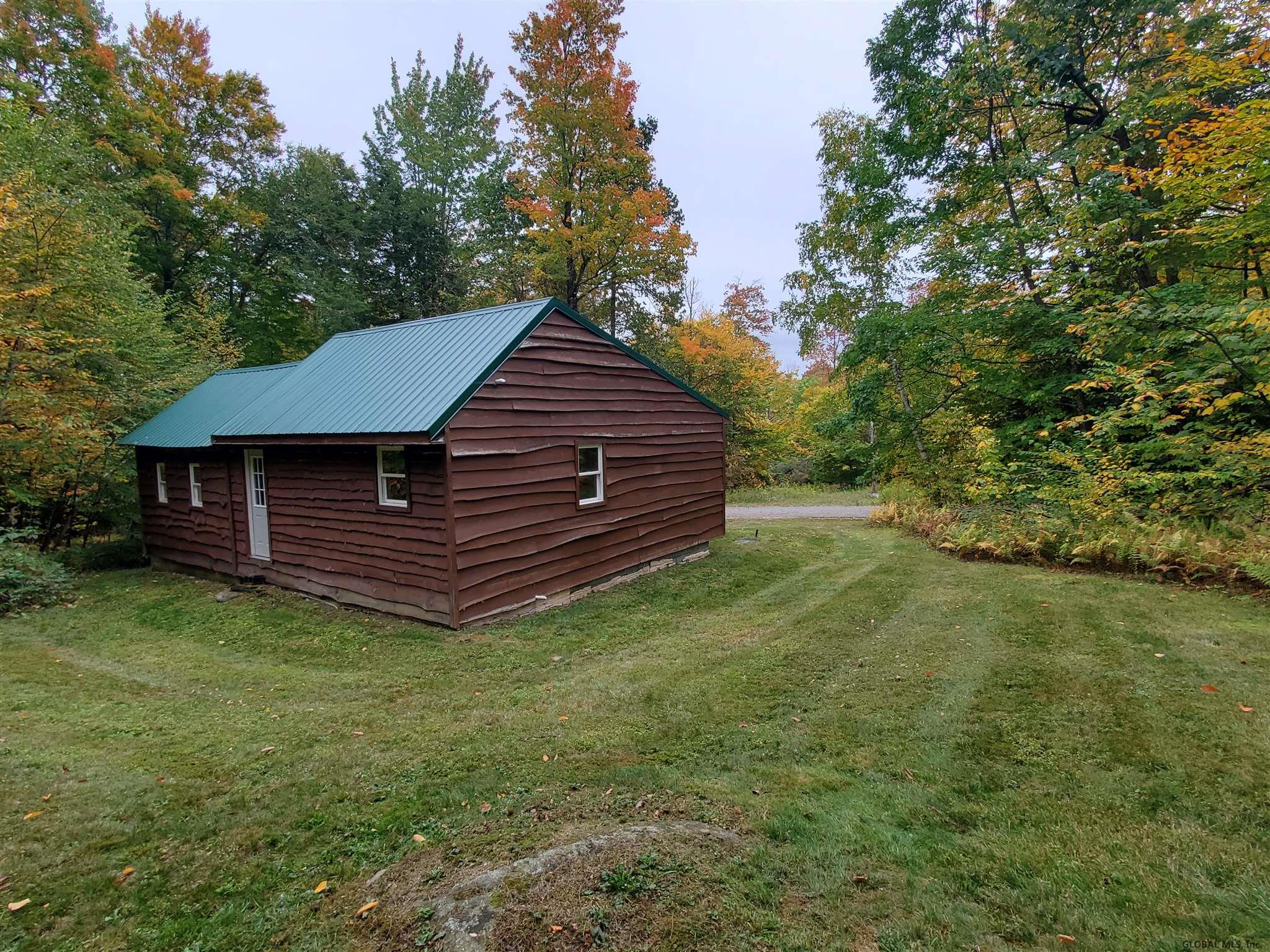 517 Dennie Rd, Mayfield, NY 12117