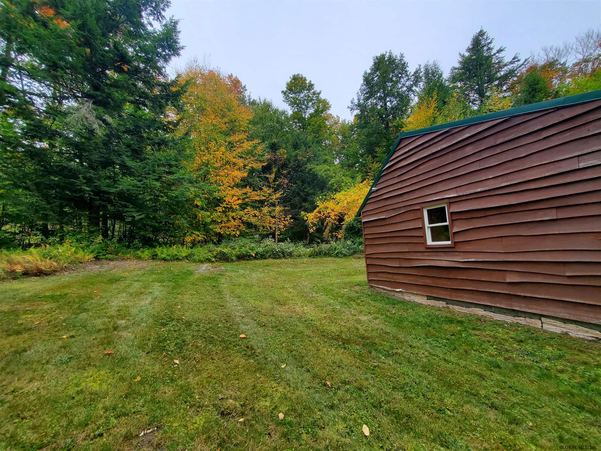 517 Dennie Rd, Mayfield, NY 12117