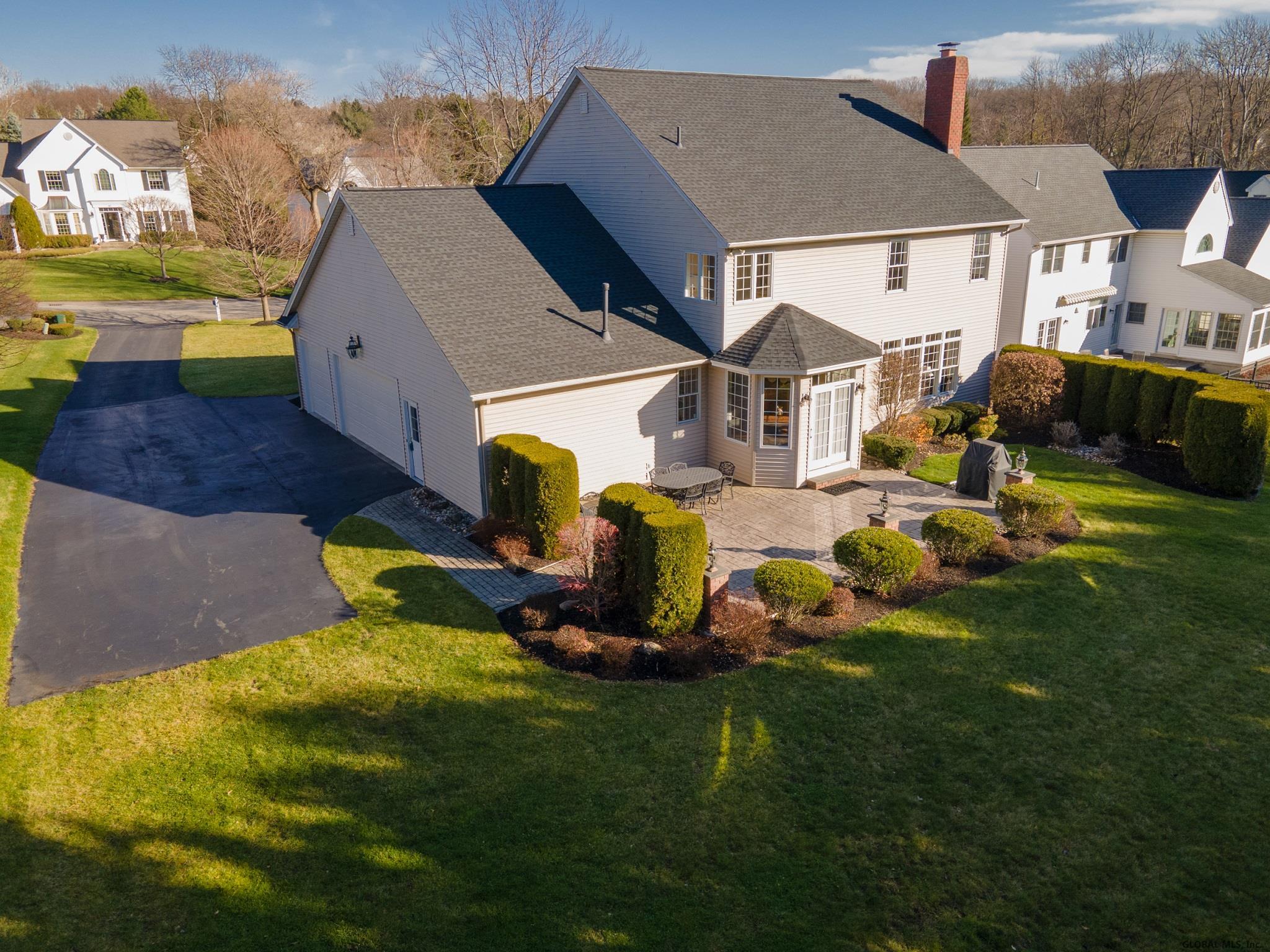 48 Traditional La, Loudonville, NY Property Listing from DaviesDavies