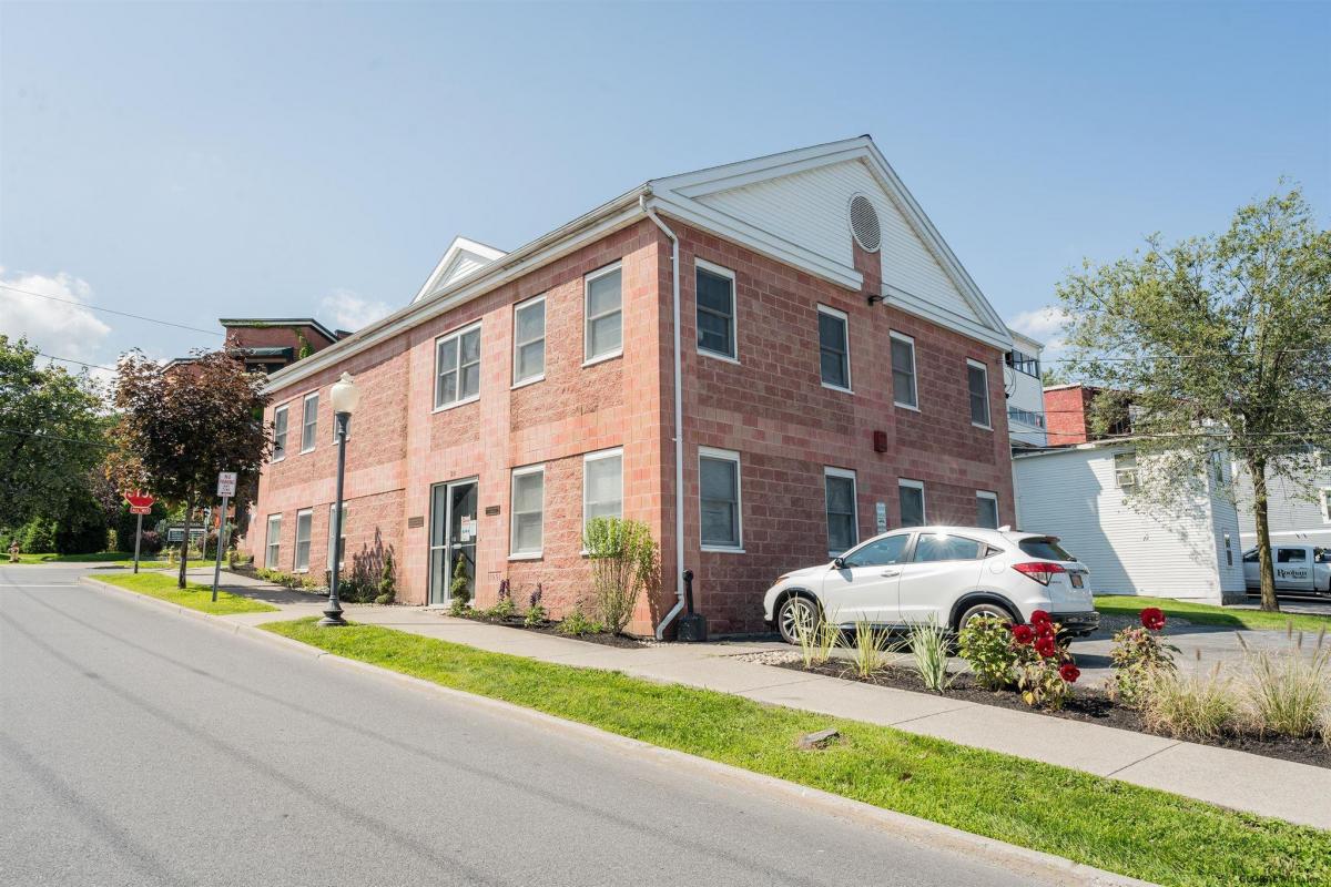 25 WALTON ST, Saratoga Springs, NY 12866