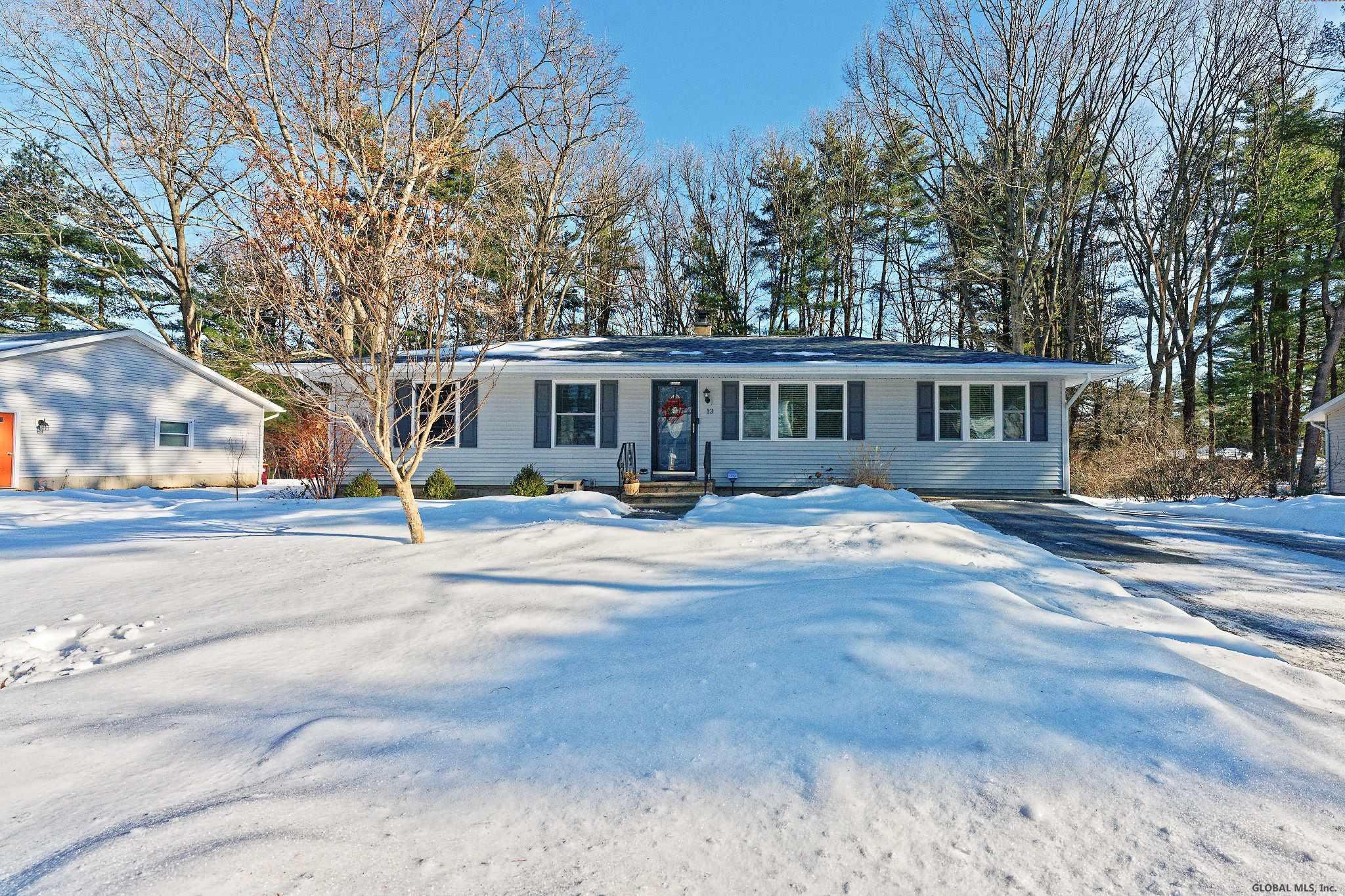 13 NEWCASTLE RD in Halfmoon, NY Listed For $276,900.00 by Karen Heath ...