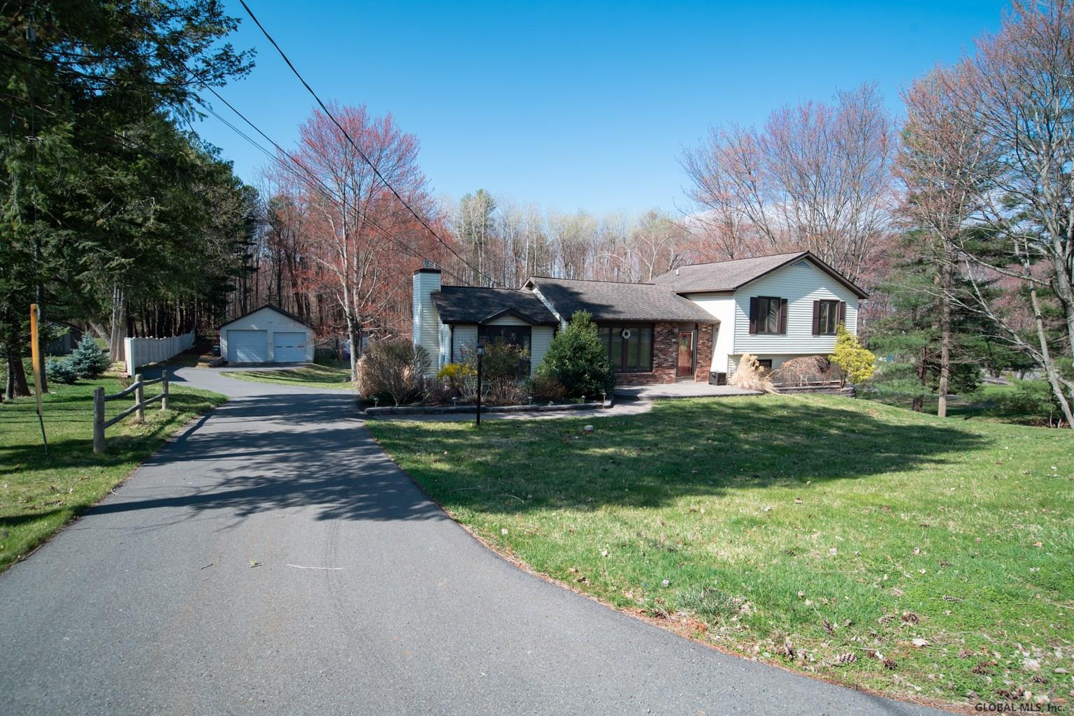 5 Ternan Av, East Greenbush, NY Property Listing from DaviesDavies