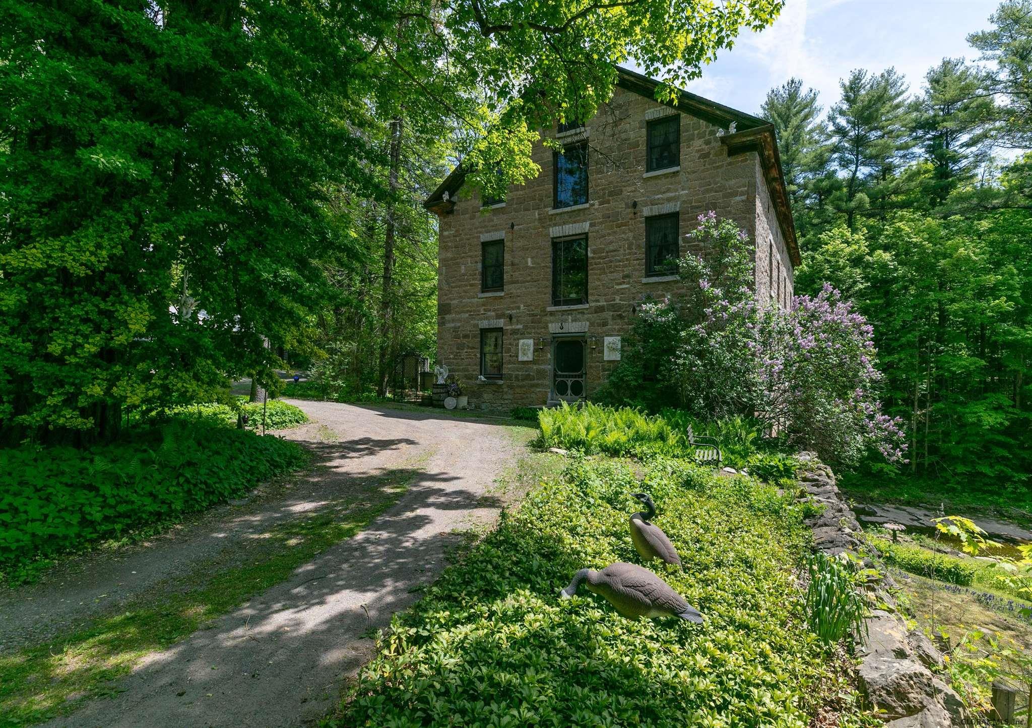 1679 Mill Rd, St Johnsville, NY Property Listing from DaviesDavies
