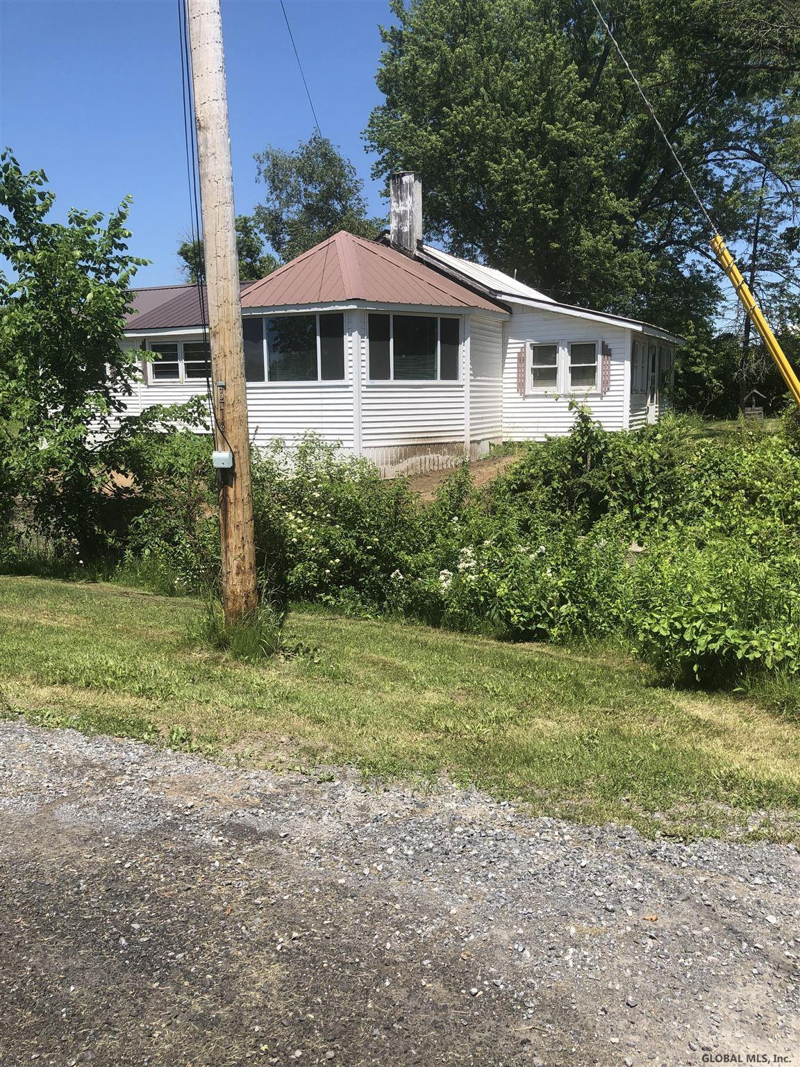 907 West River Rd, Gansevoort, NY 12831