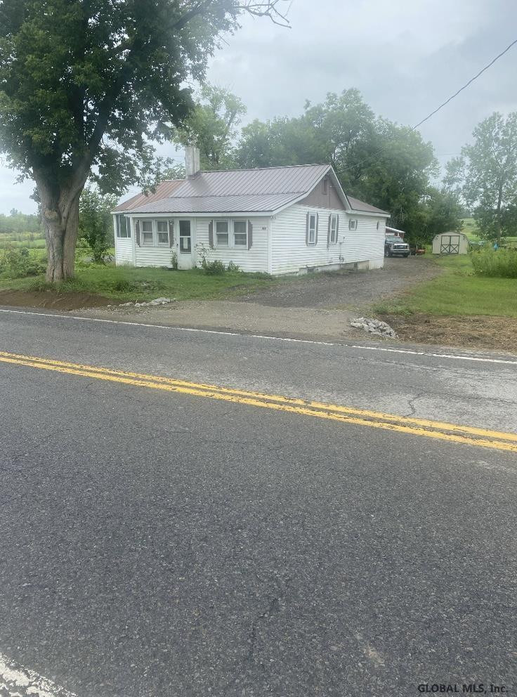 907 West River Rd, Gansevoort, NY 12831