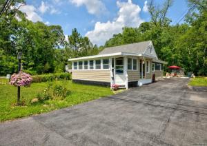 1402 State Route 9p, Saratoga Springs, NY 12866