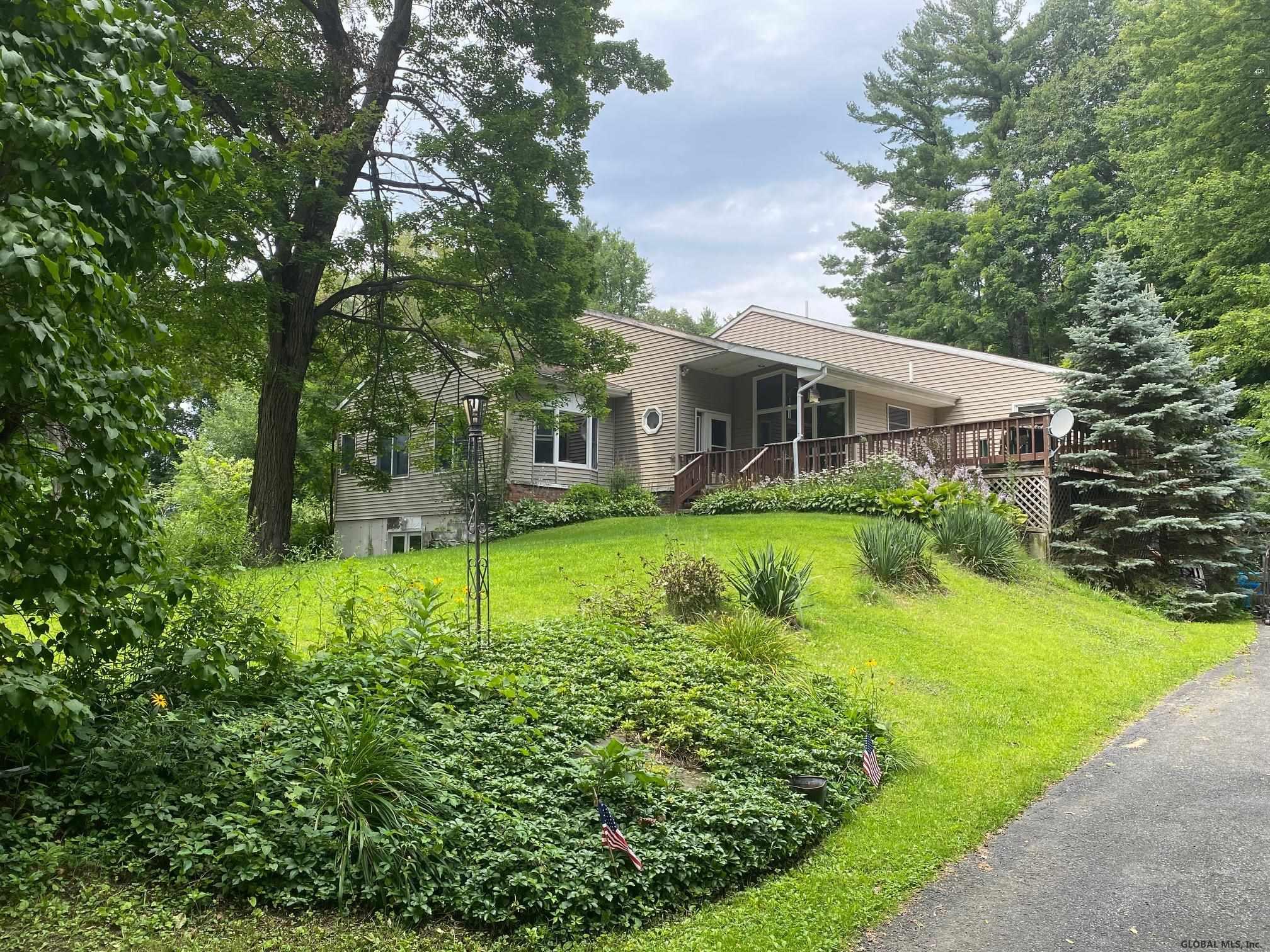 1054 Best Rd, East Greenbush, NY Property Listing from DaviesDavies