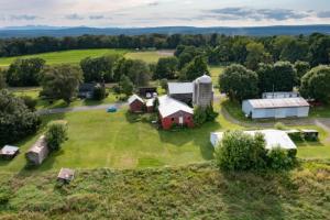 282/2713 Ridge Road, Schodack Landing, NY 12156