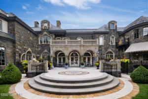 637 North Broadway Saratoga Springs, NY 12866