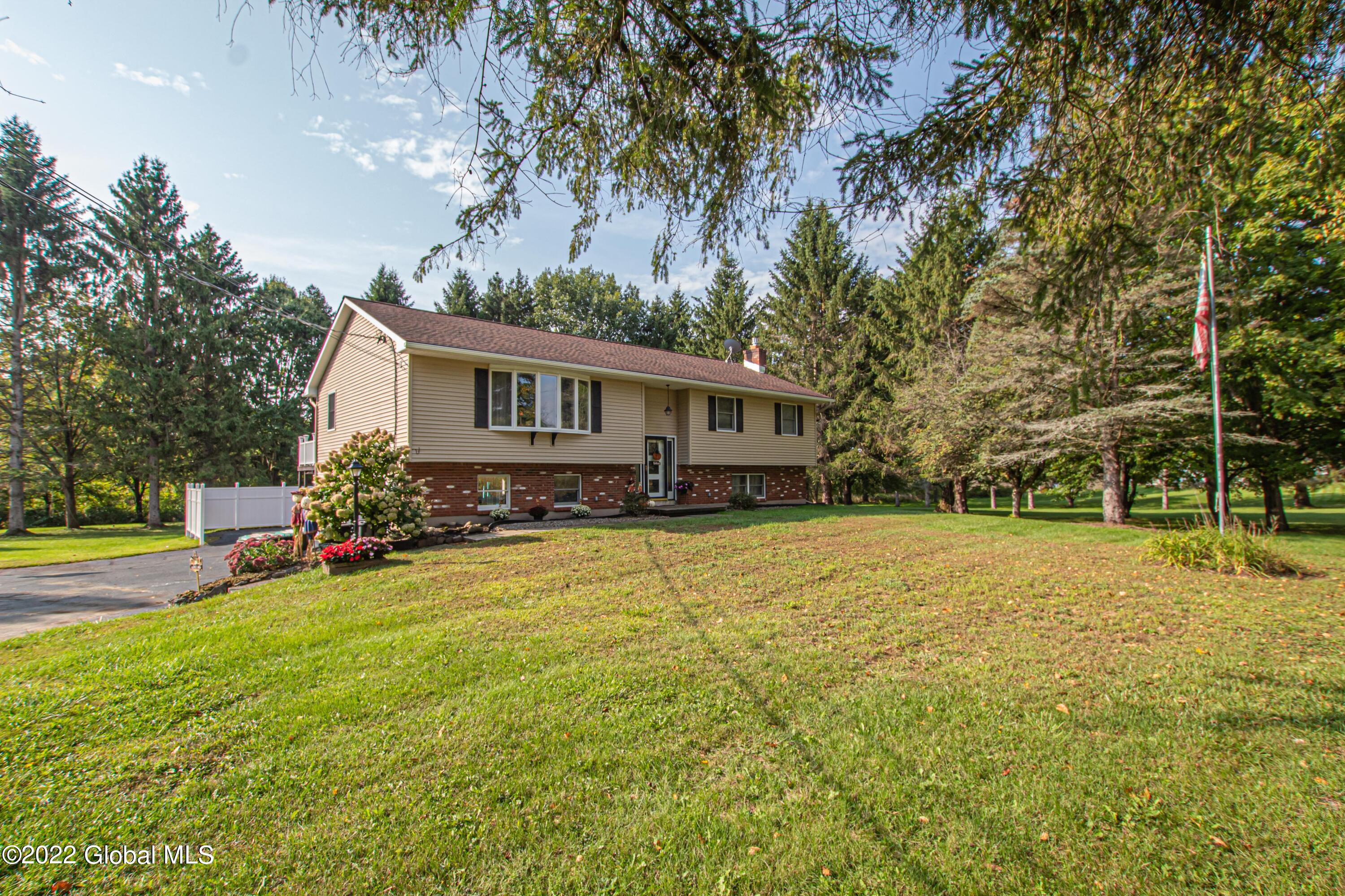 134 Jones Road in Amsterdam, NY Listed For 310,000.00 by Robert L