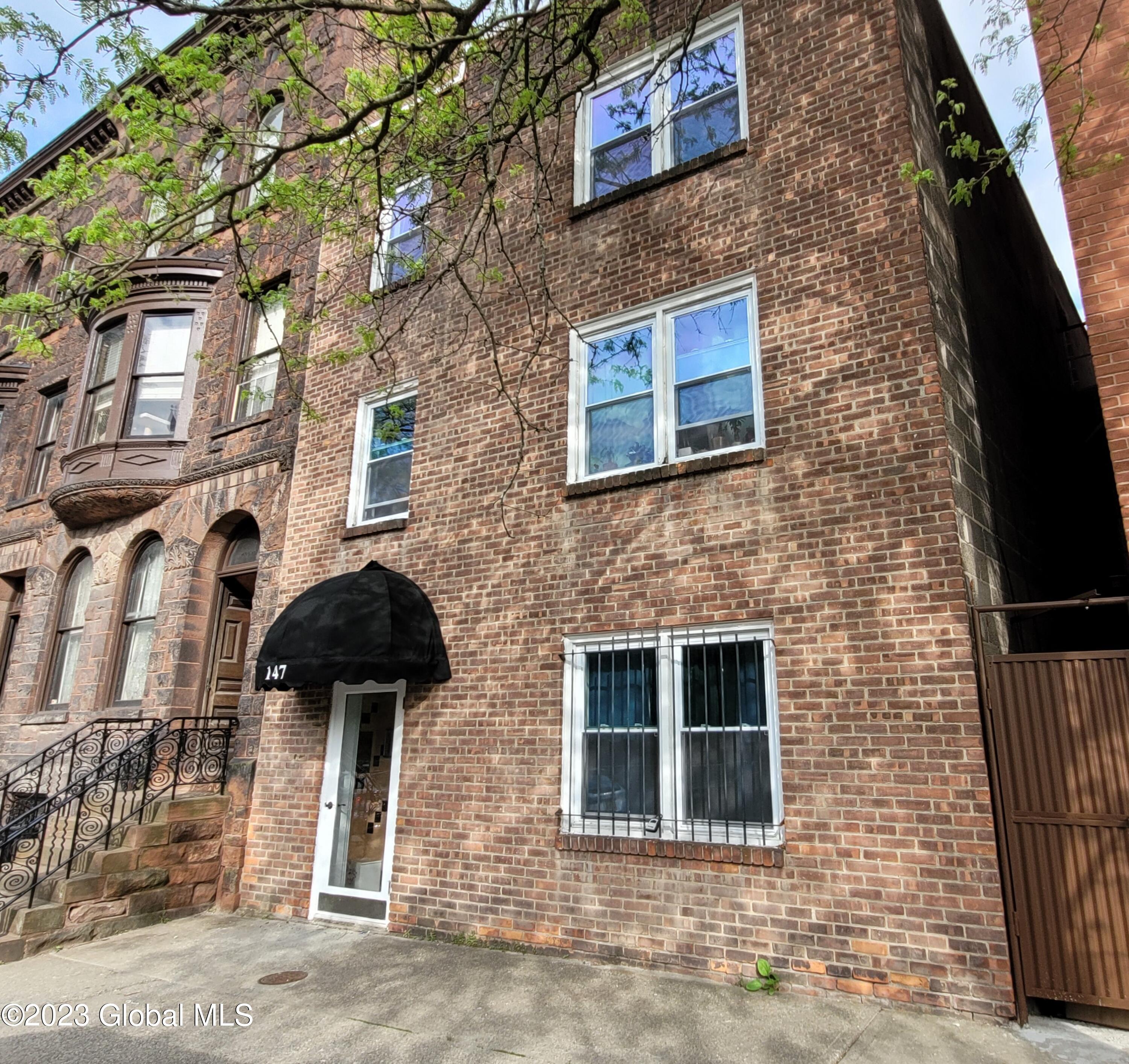 147 Eagle Street in Albany, NY Listed For 950.00 by Lucy Ann Sokaris