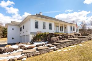 10 Cobblestone Drive, Queensbury, NY 12804