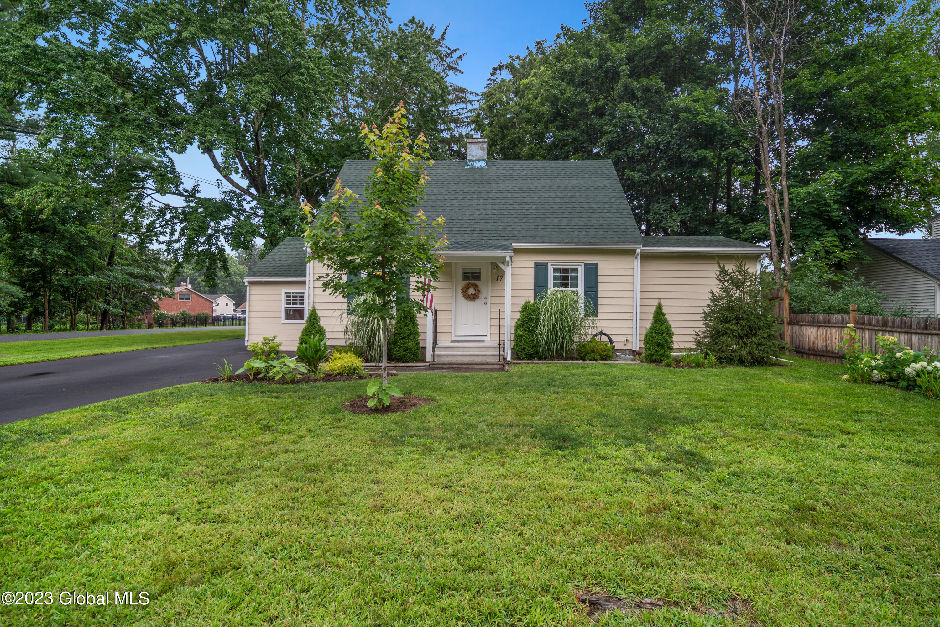 17 Jennifer Road, Glen, NY Property Listing from DaviesDavies