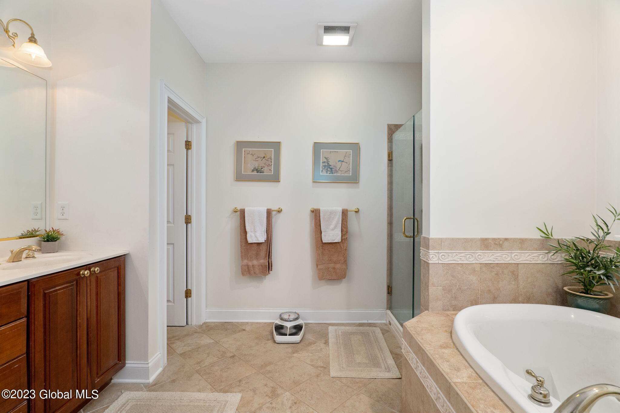 222 Pinewood Drive in Schenectady, NY Listed For 499,900.00 by Kellie