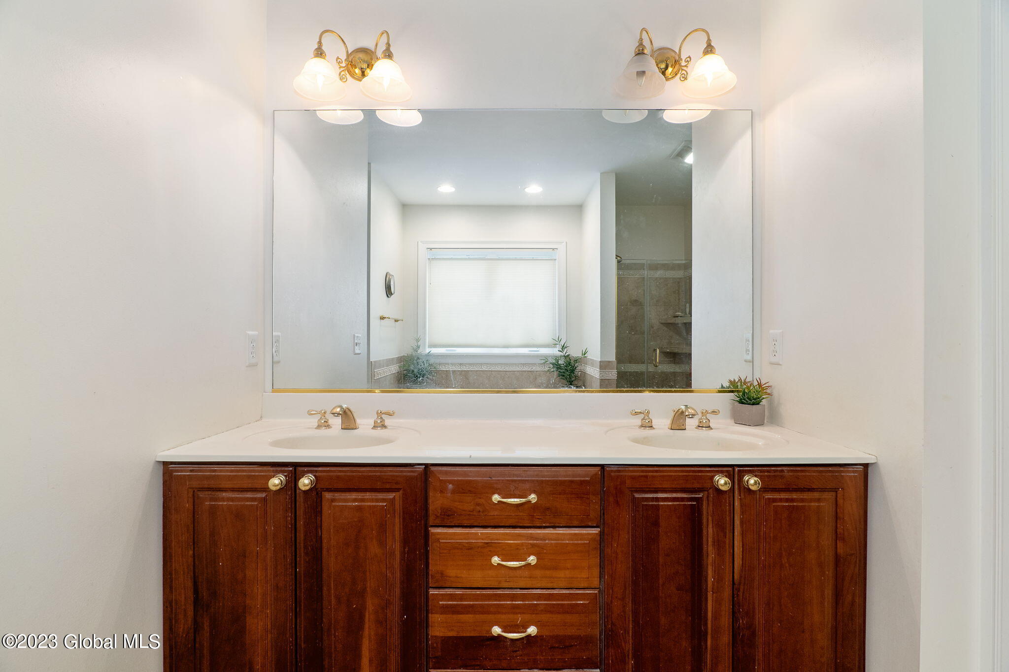 222 Pinewood Drive in Schenectady, NY Listed For 499,900.00 by Kellie