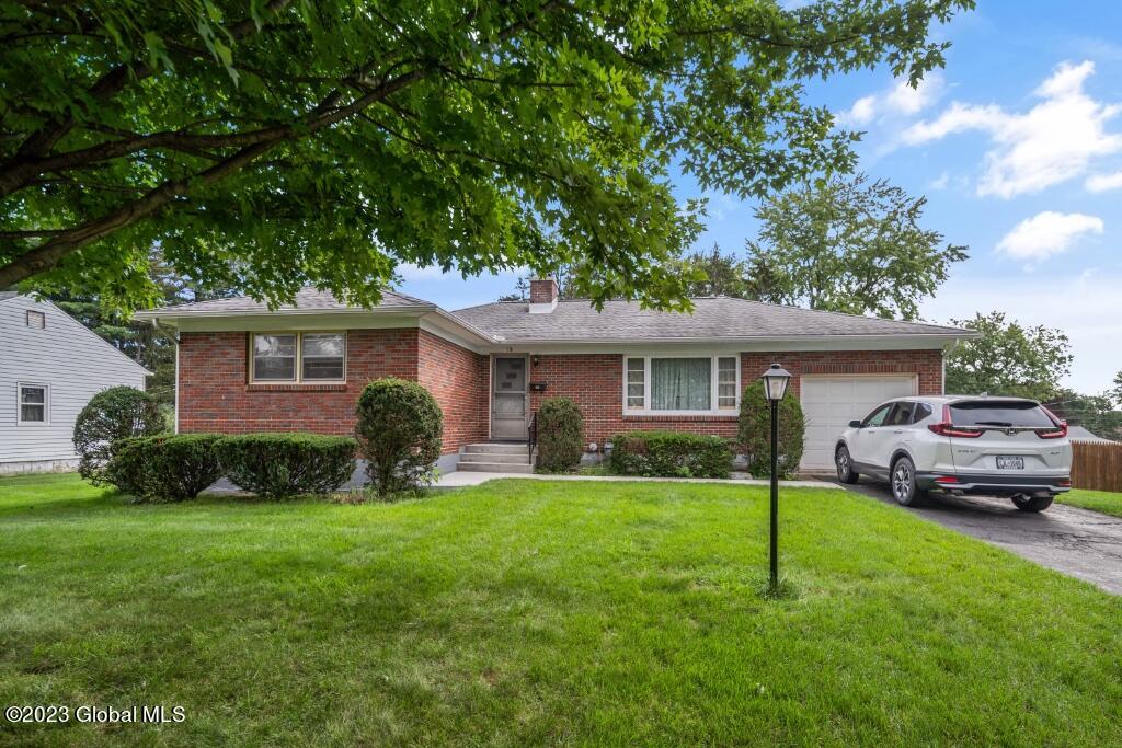 15 W Glenwood Drive, Latham, NY Property Listing from DaviesDavies