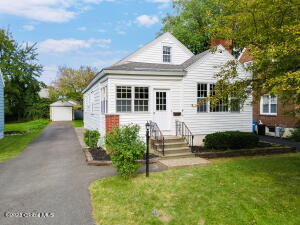 17 Fordham Court Albany, NY 12209