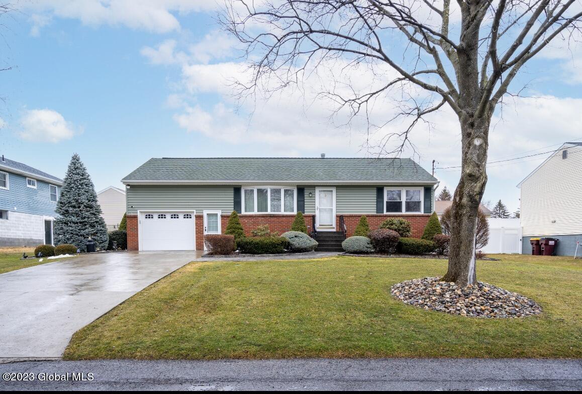 15 E Ford Drive, Latham, NY Property Listing from DaviesDavies