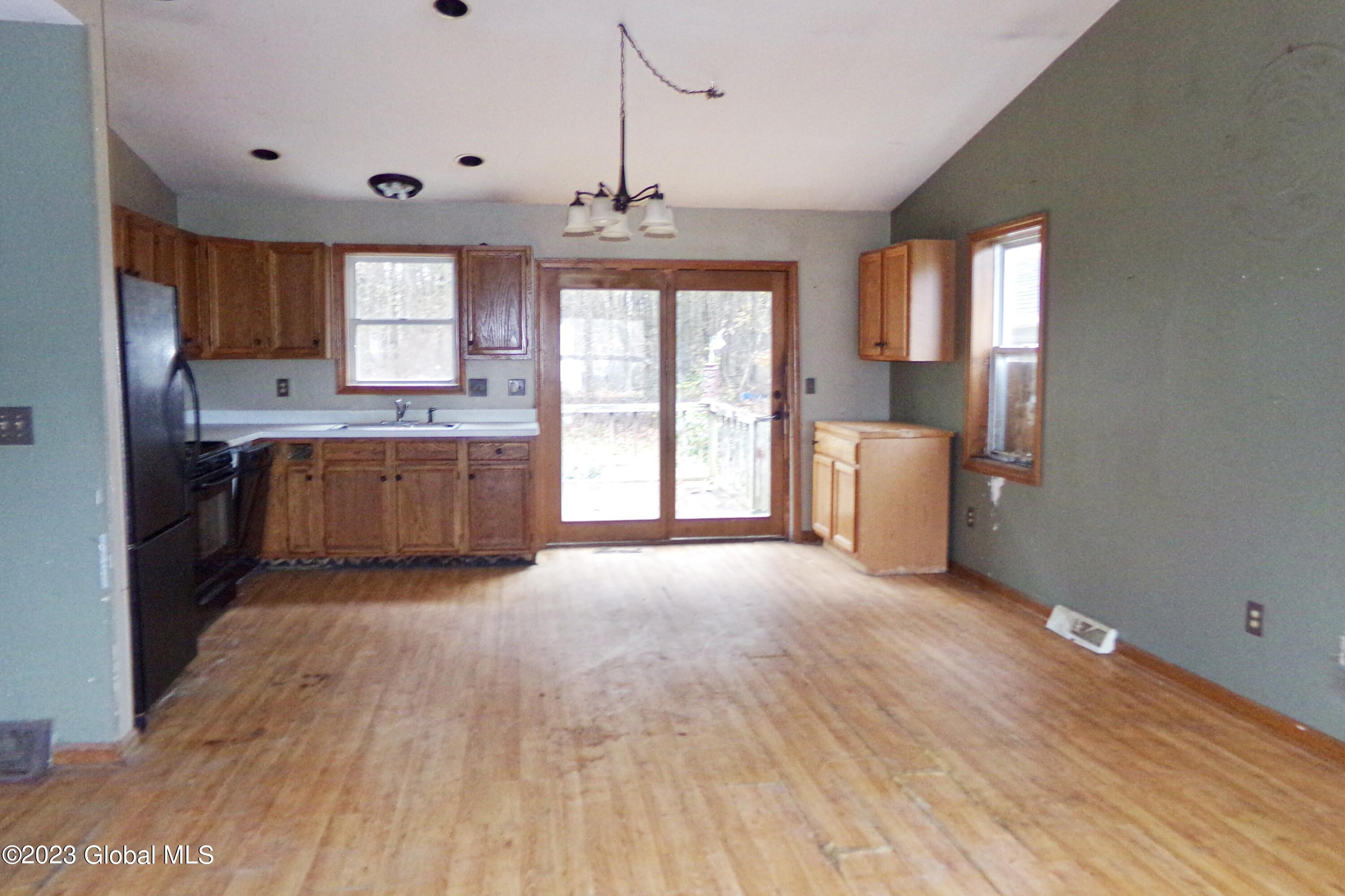 19 Hilton Drive in Moreau, NY Listed For 159,900.00 by Thomas R