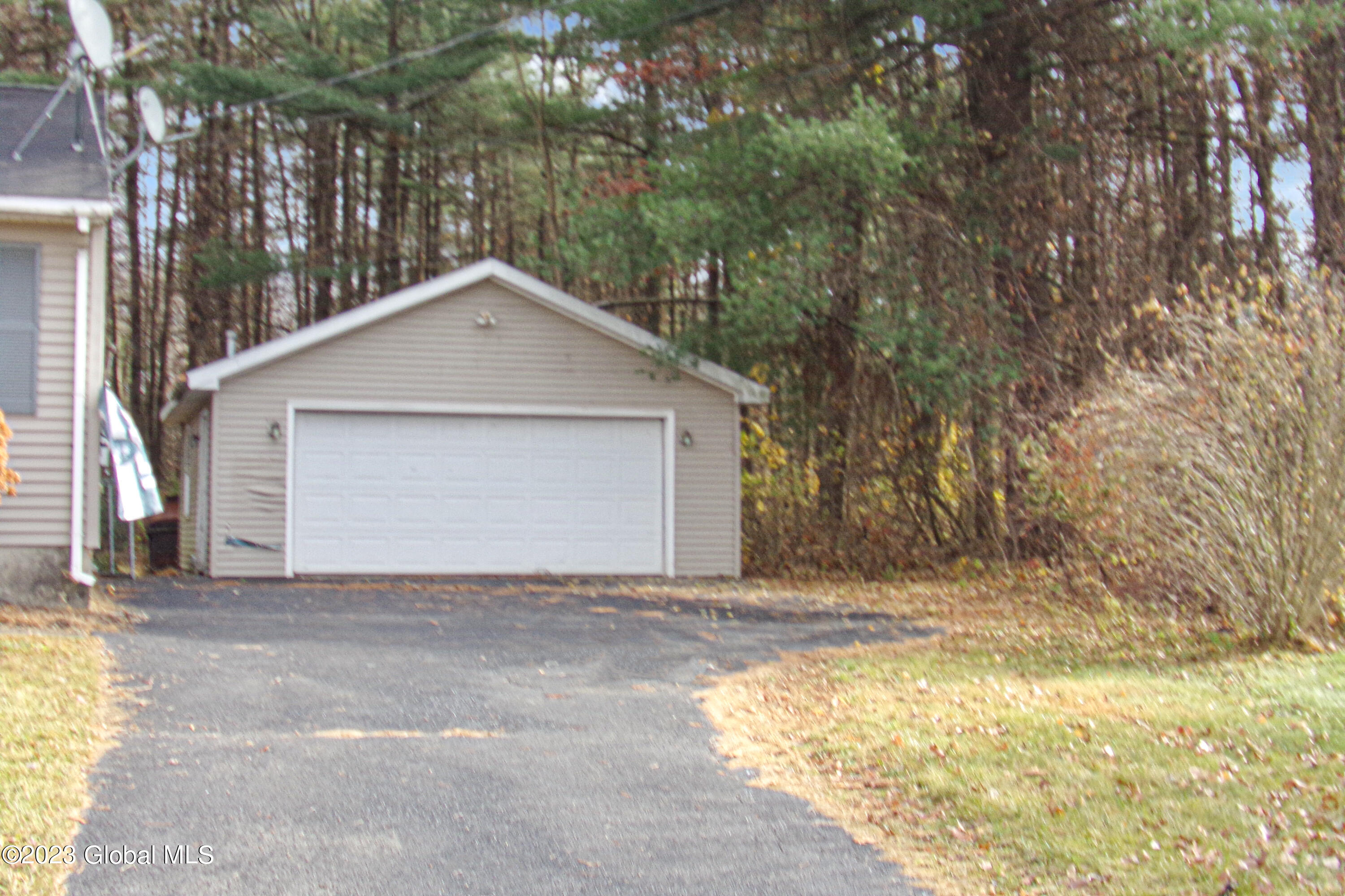 19 Hilton Drive in Moreau, NY Listed For 159,900.00 by Thomas R