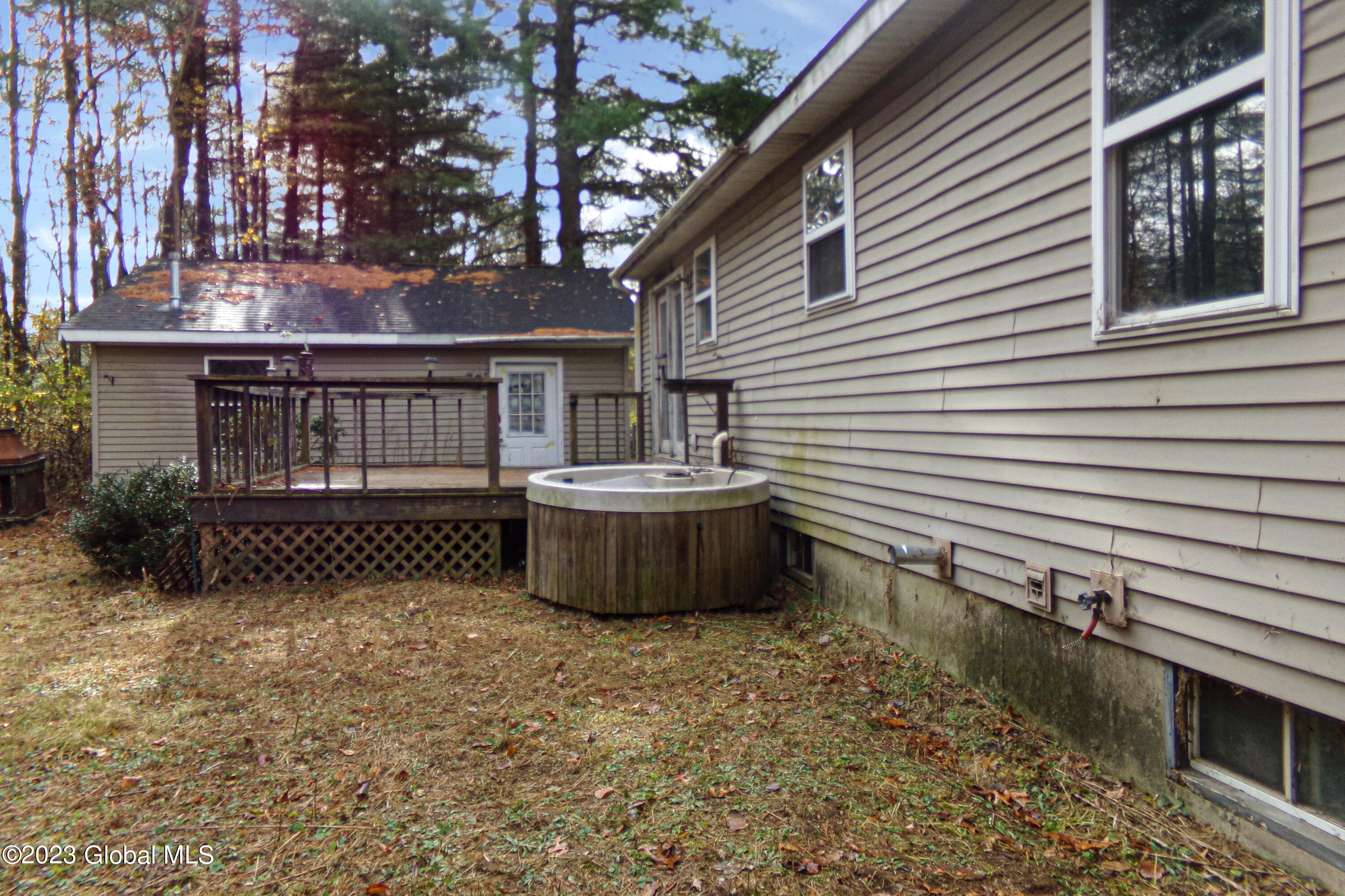 19 Hilton Drive in Moreau, NY Listed For 159,900.00 by Thomas R