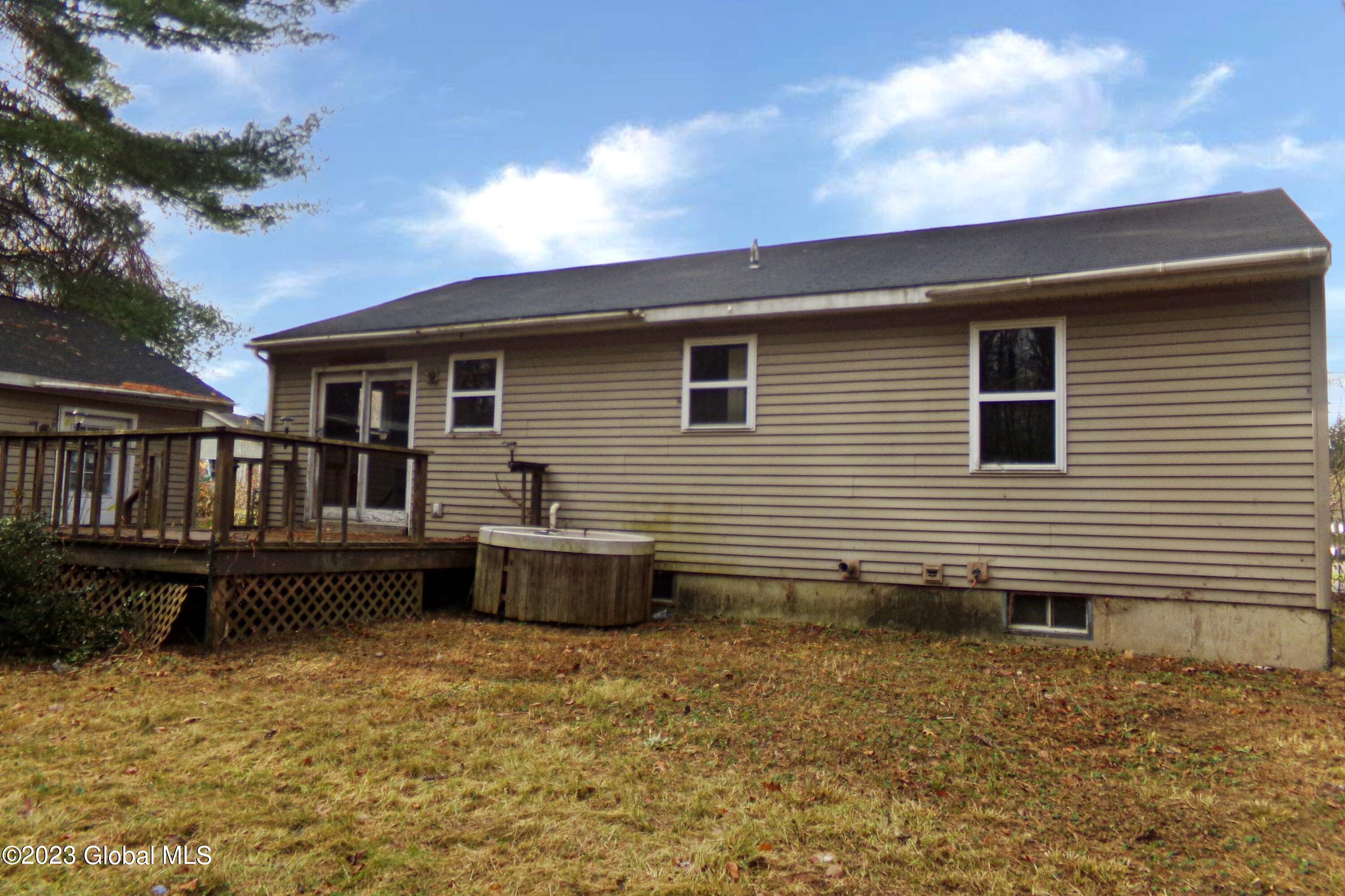 19 Hilton Drive in Moreau, NY Listed For 159,900.00 by Thomas R
