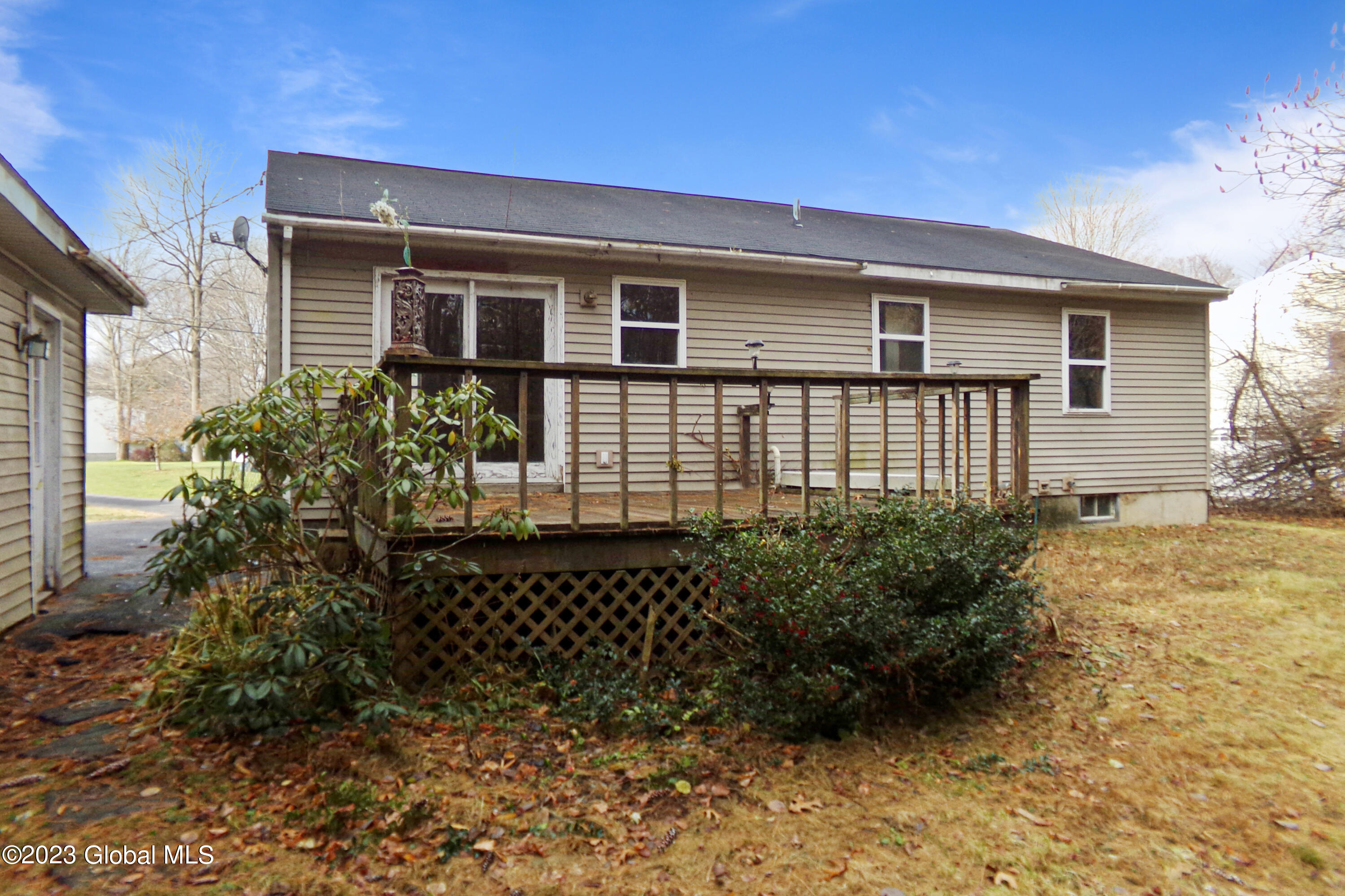 19 Hilton Drive in Moreau, NY Listed For 159,900.00 by Thomas R