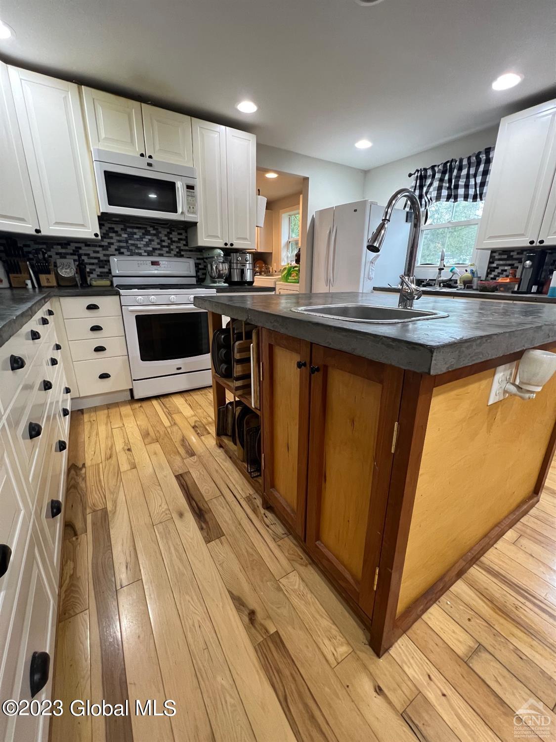 350 Route 25 in Hudson, NY Listed For 599,000.00 by Karen L Davala for