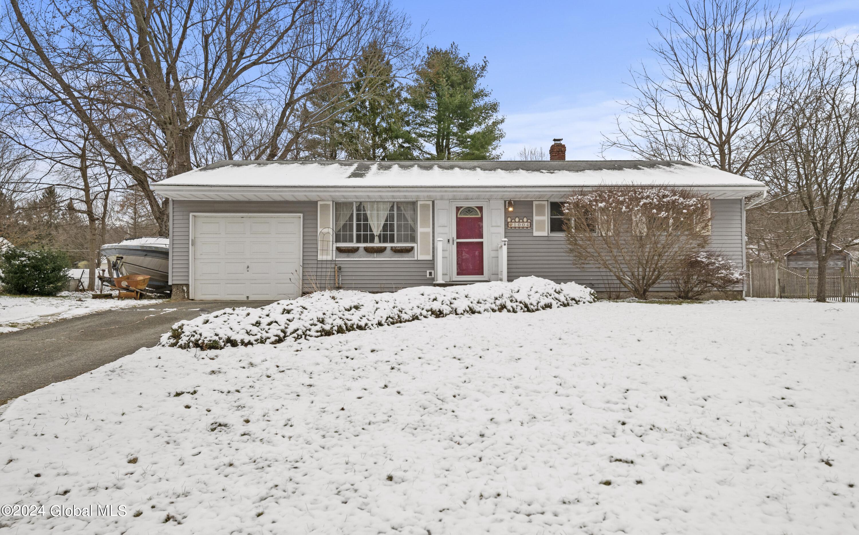 1004 Cloverlawn Road in Troy, NY Listed For 235,000.00 by Nicole