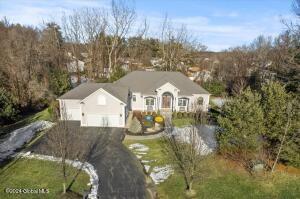 5 Carriage Hill Lane Schenectady, NY 12303
