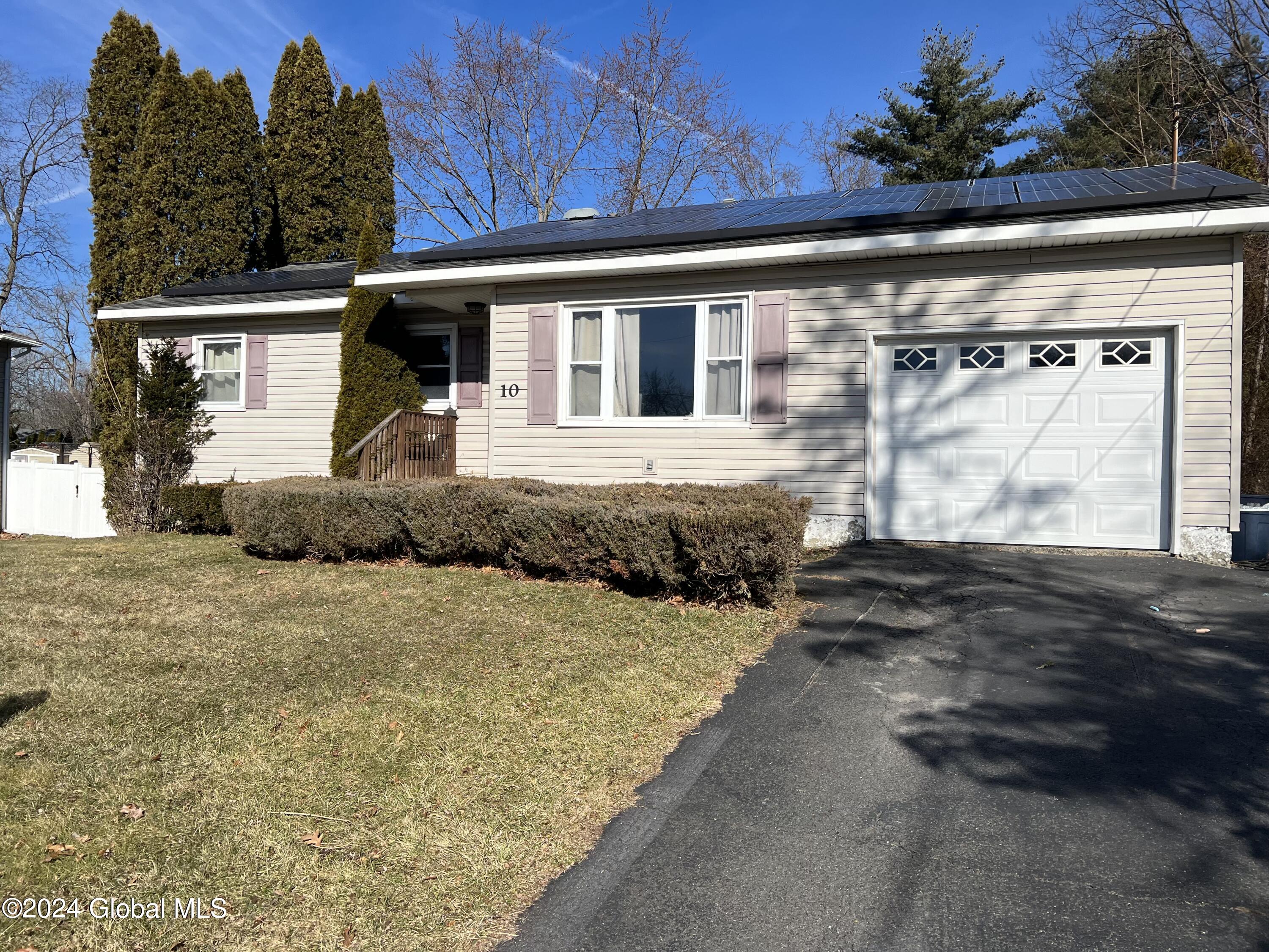 10 Flicker Drive, Latham, NY Property Listing from DaviesDavies