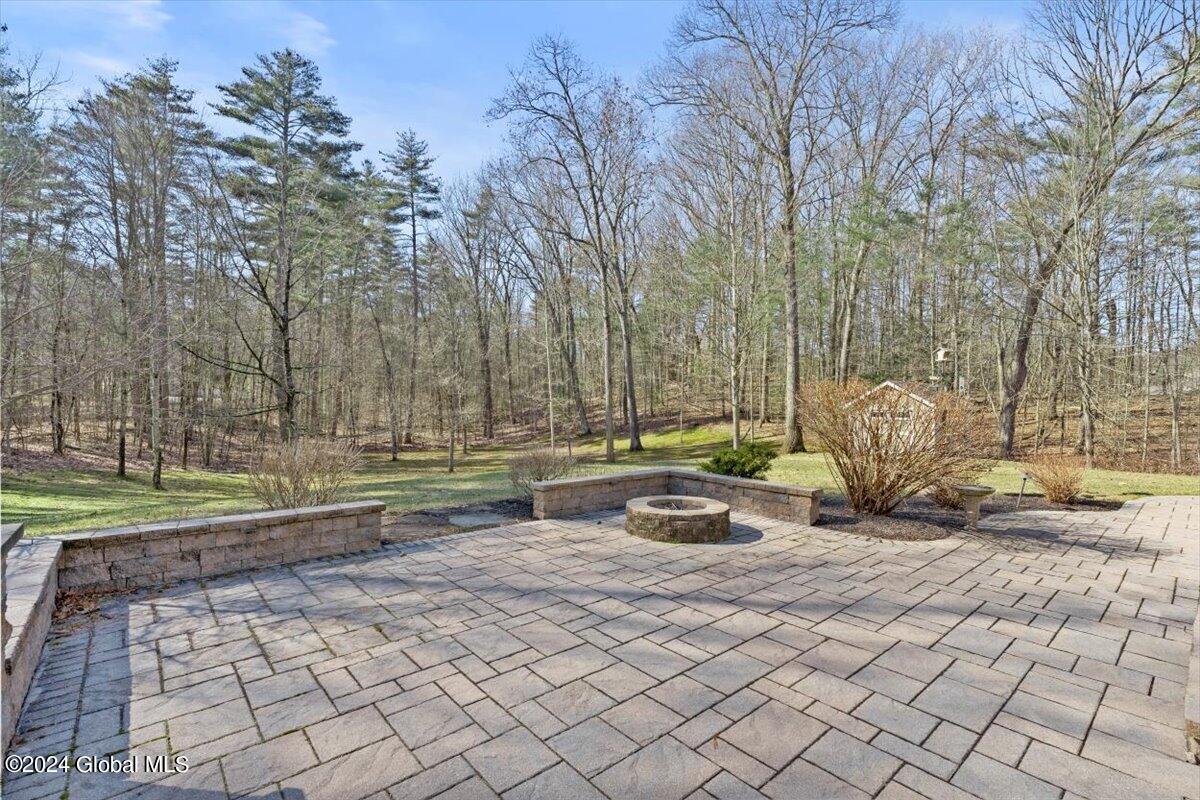 7 Summerfield Lane in Saratoga Springs, NY Listed For 1,050,000.00 by
