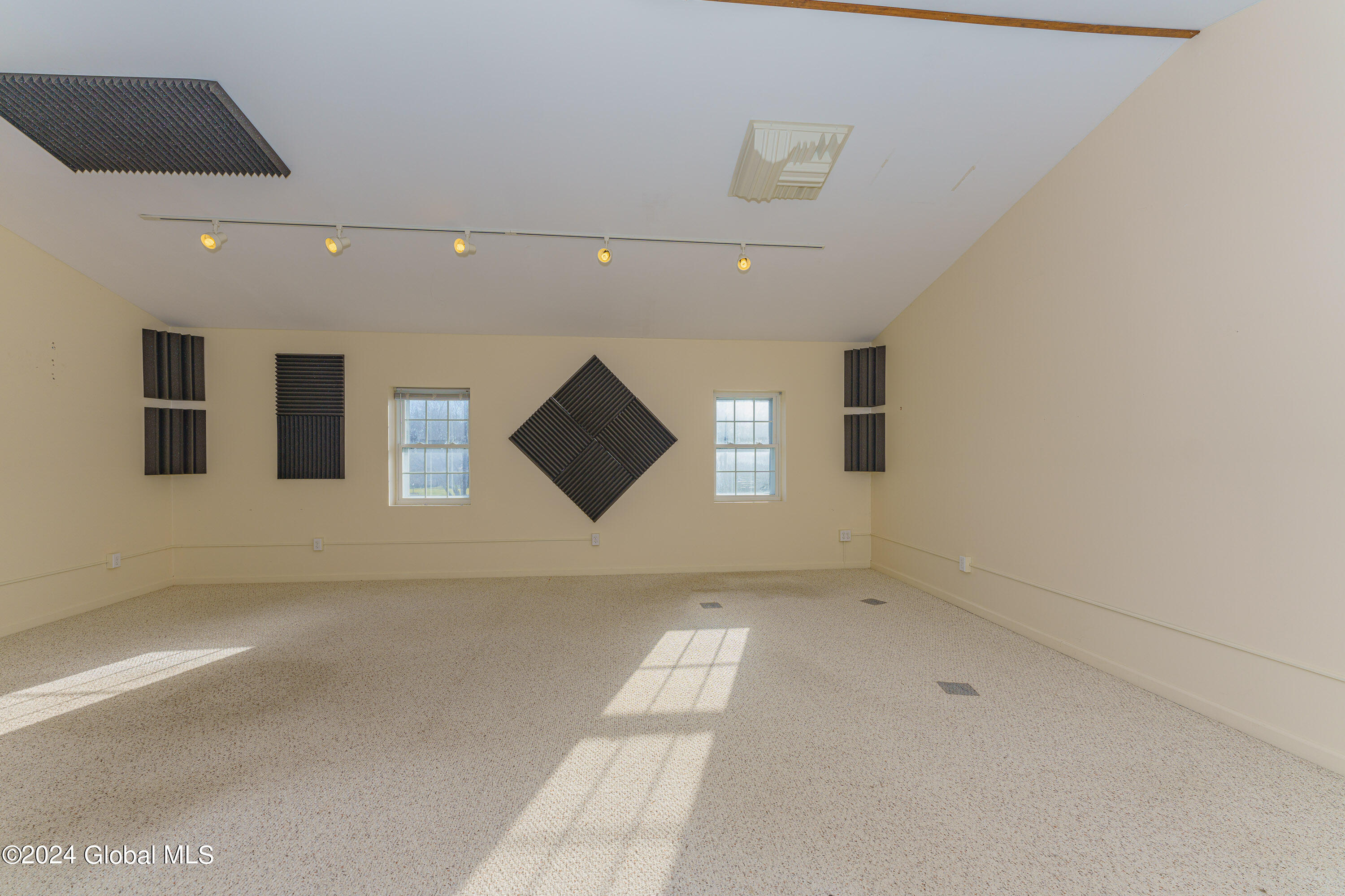 1125 Fernwood Drive in Niskayuna, NY Listed For 439,900.00 by Giuseppe