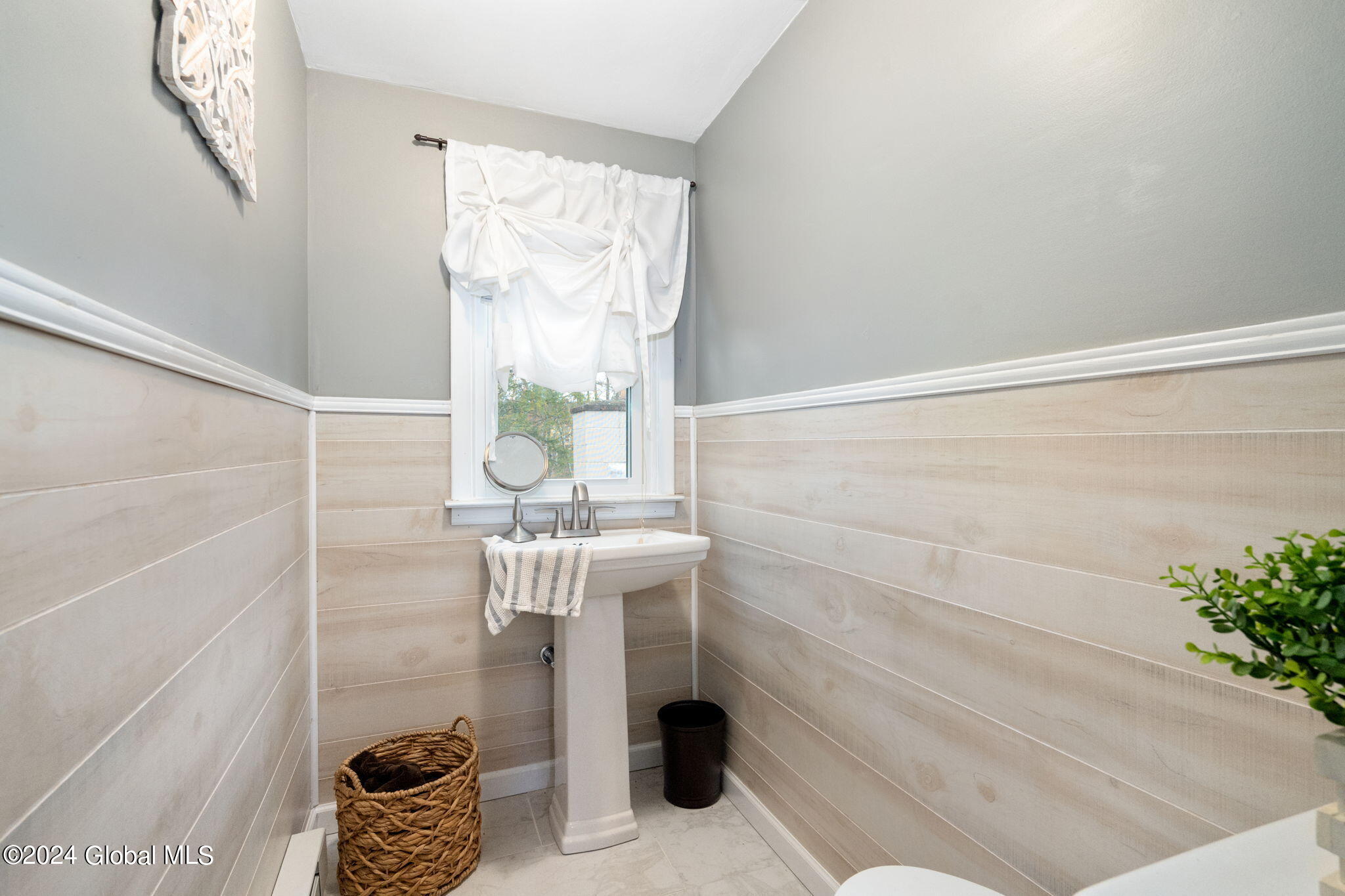 129 Barclay Lane in Saugerties, NY Listed For 369,900.00 by Brad